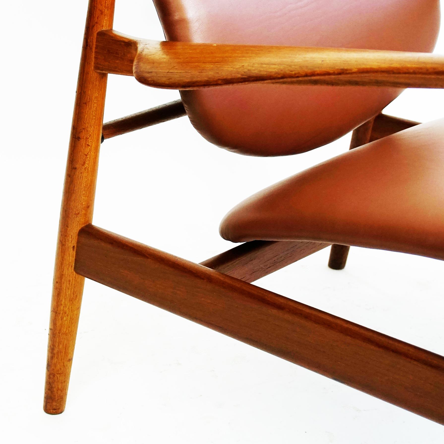 Milieu du XXe siècle Chaise longue danoise moderne en teck et cuir Brown par Finn Juhl pour France and Son en vente