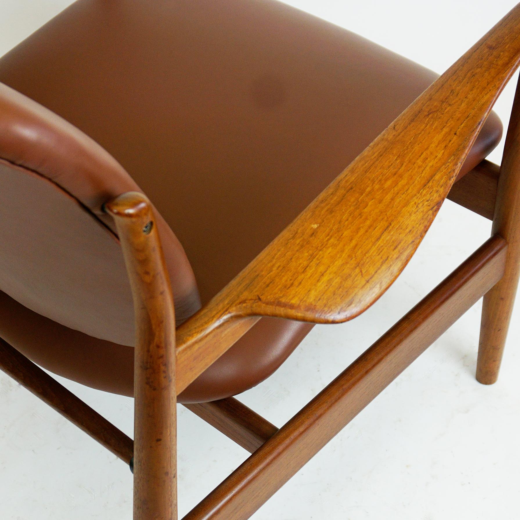 Cuir Chaise longue danoise moderne en teck et cuir Brown par Finn Juhl pour France and Son en vente