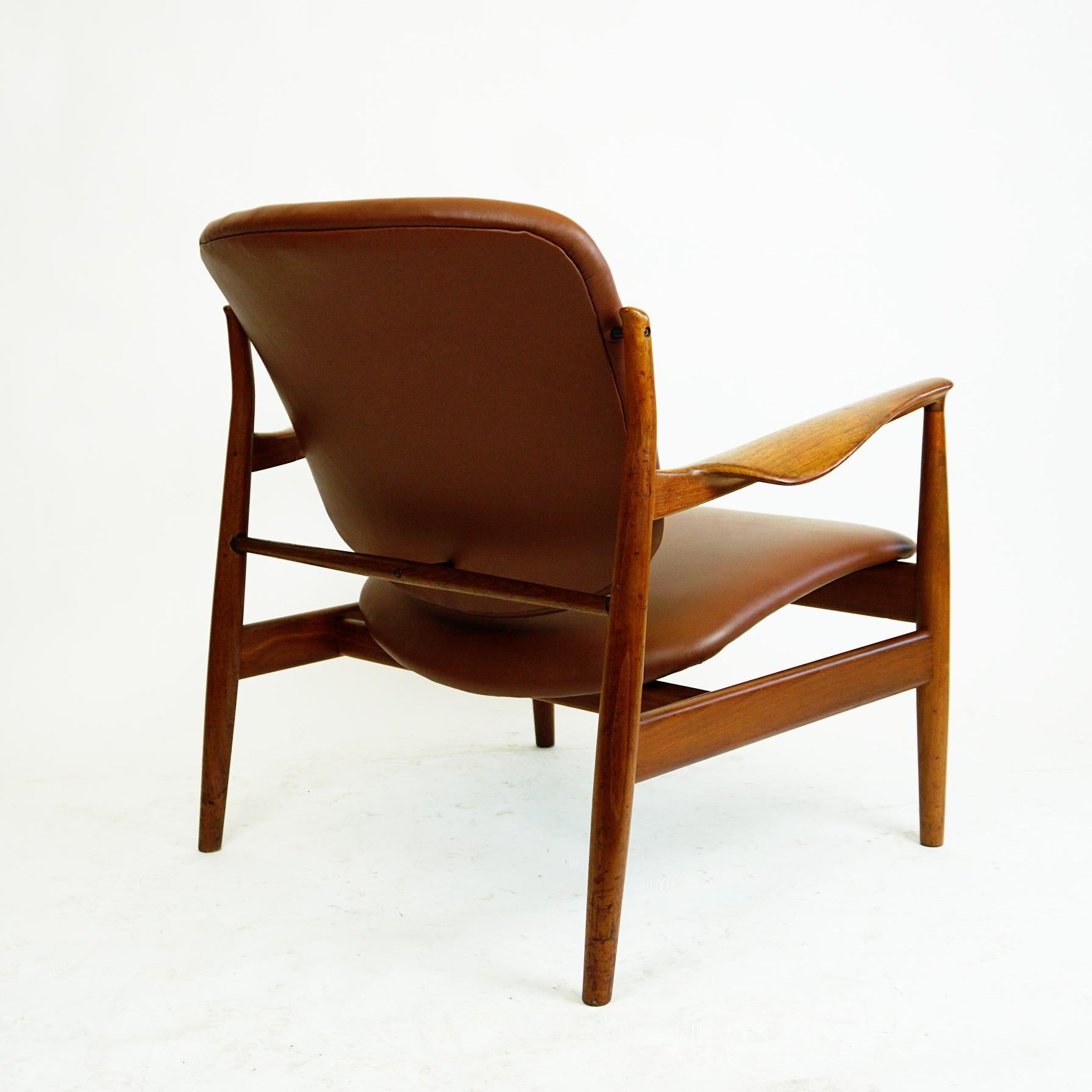 Chaise longue danoise moderne en teck et cuir Brown par Finn Juhl pour France and Son en vente 1