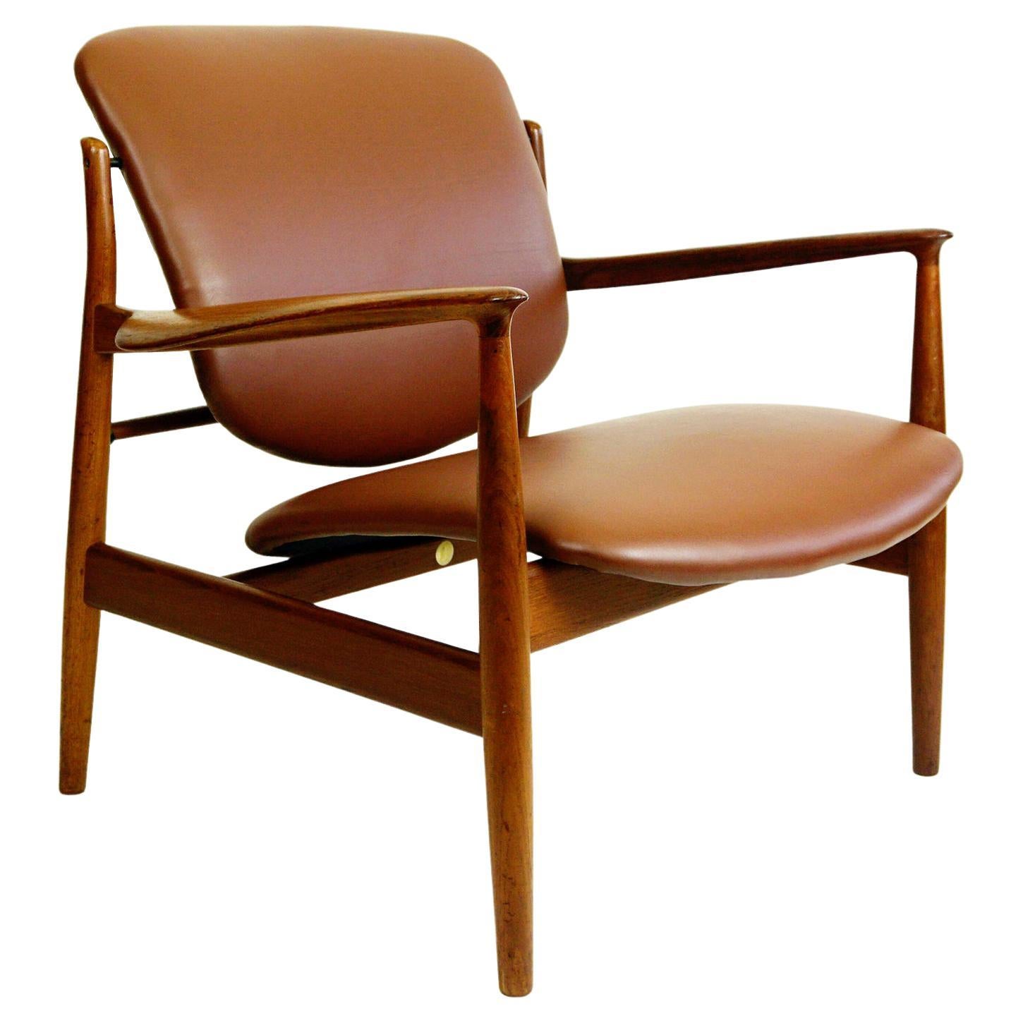 Chaise longue danoise moderne en teck et cuir Brown par Finn Juhl pour France and Son en vente