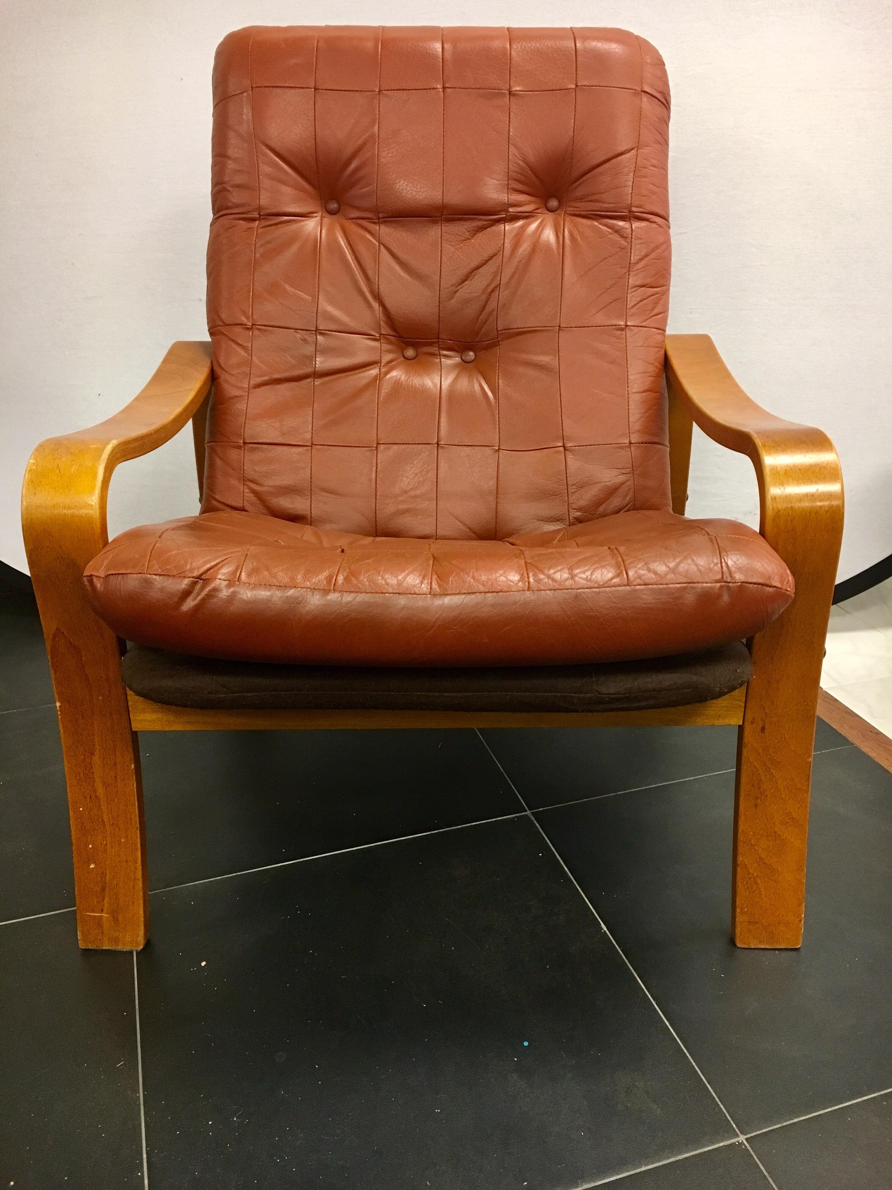 Danish modern teak lounge chair with quilted and tufted leather back and seat cushion. Back and seat cushion is one piece, not attached.