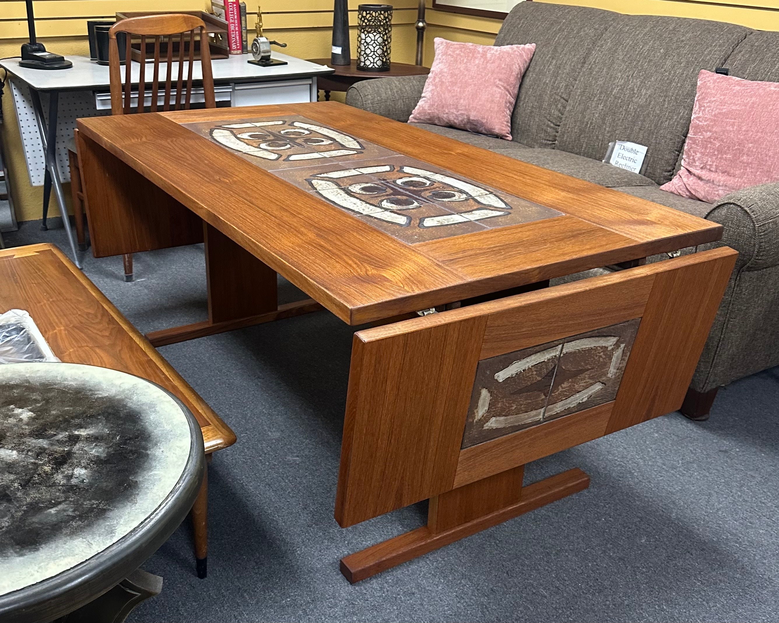 Danish Modern Teak and Mosaic Tile Drop Leaf Dining Table by Gangsø Møbler In Excellent Condition For Sale In San Diego, CA