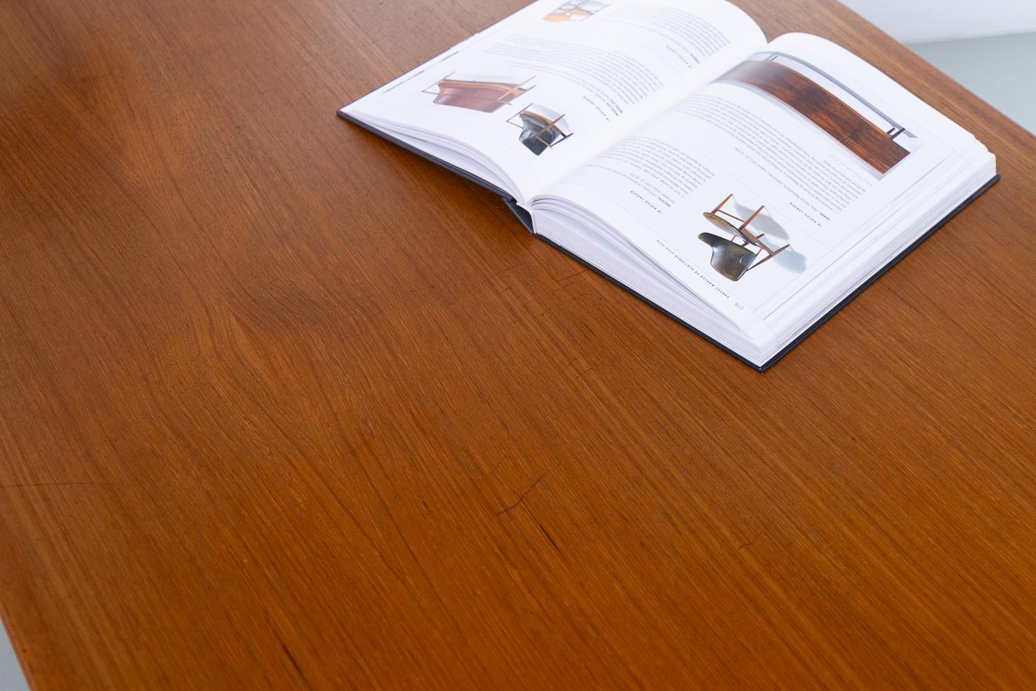 Scrivania moderna danese in teak e Oak di Ib Kofod-Larsen per Fredericia, 1956. in vendita 11