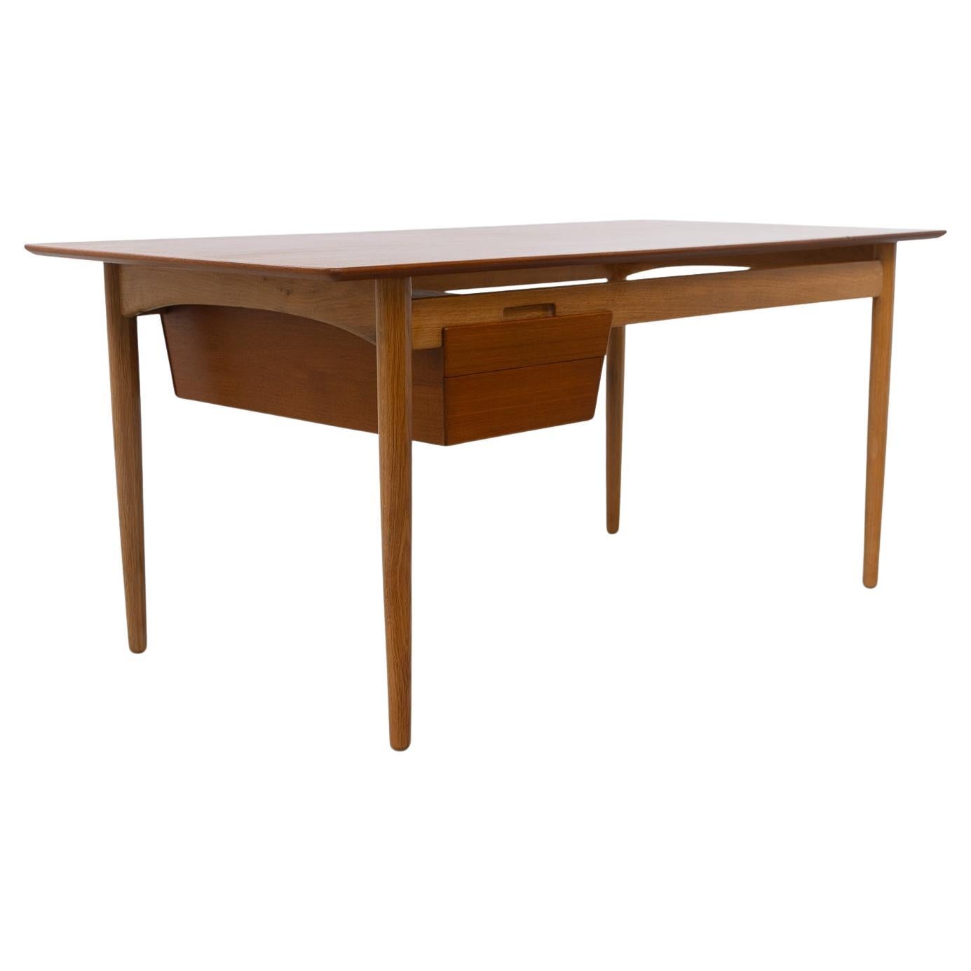 Danish Modern Teak and Oak Desk by Ib Kofod Larsen for Fredericia, 1956s.