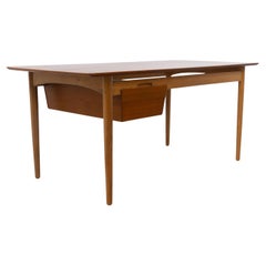Bureau moderne danois en teck et chêne par Ib Kofod Larsen pour Fredericia, années 1956.