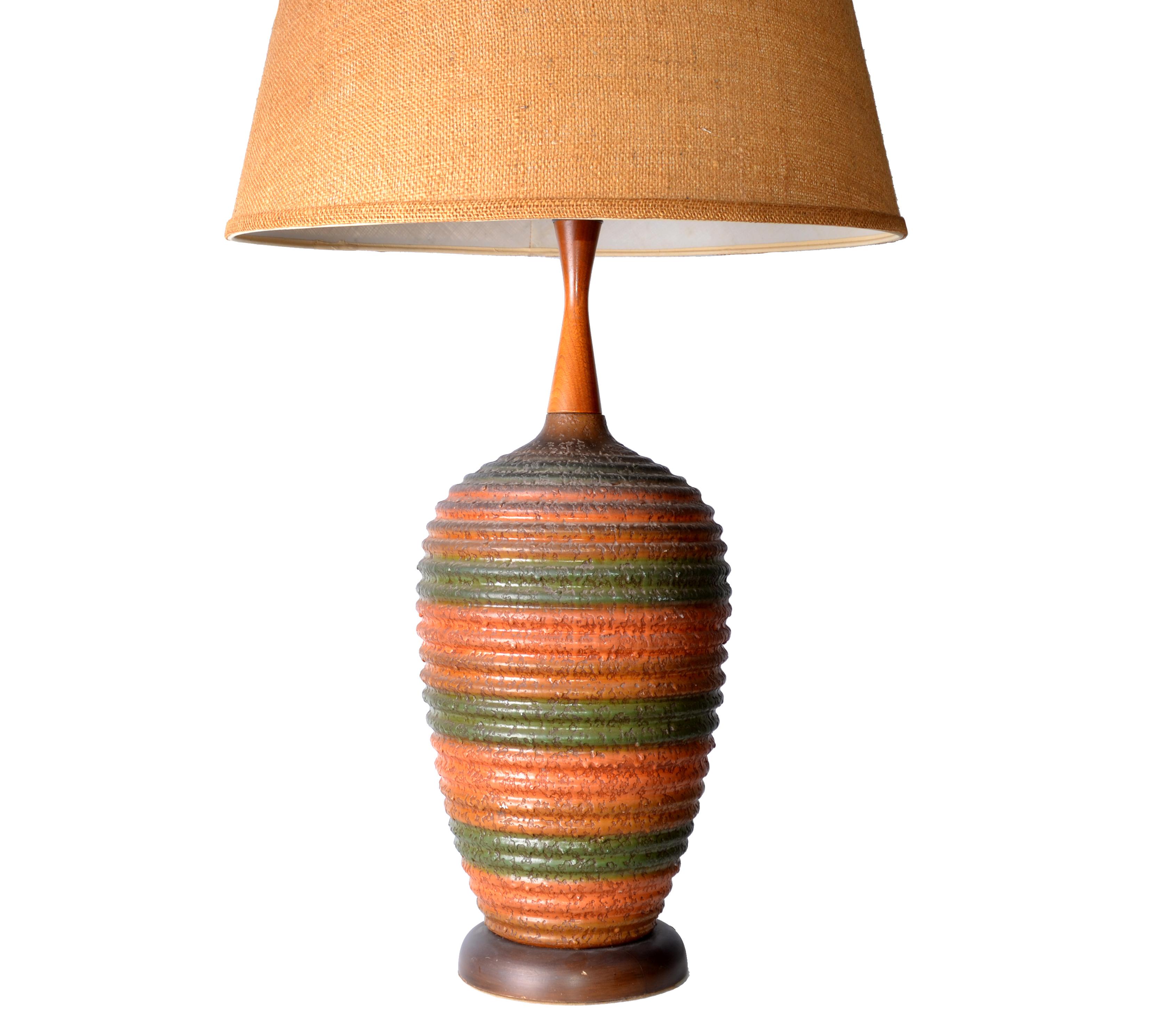 Offering a Danish modern striped pottery table lamp with original linen shade and a neck made out of teak. It is in perfect working condition.
Uses a max. 60 wattage light bulb.
Dimension shade: Diameter 21.25 inches, height 18.25 inches
Height