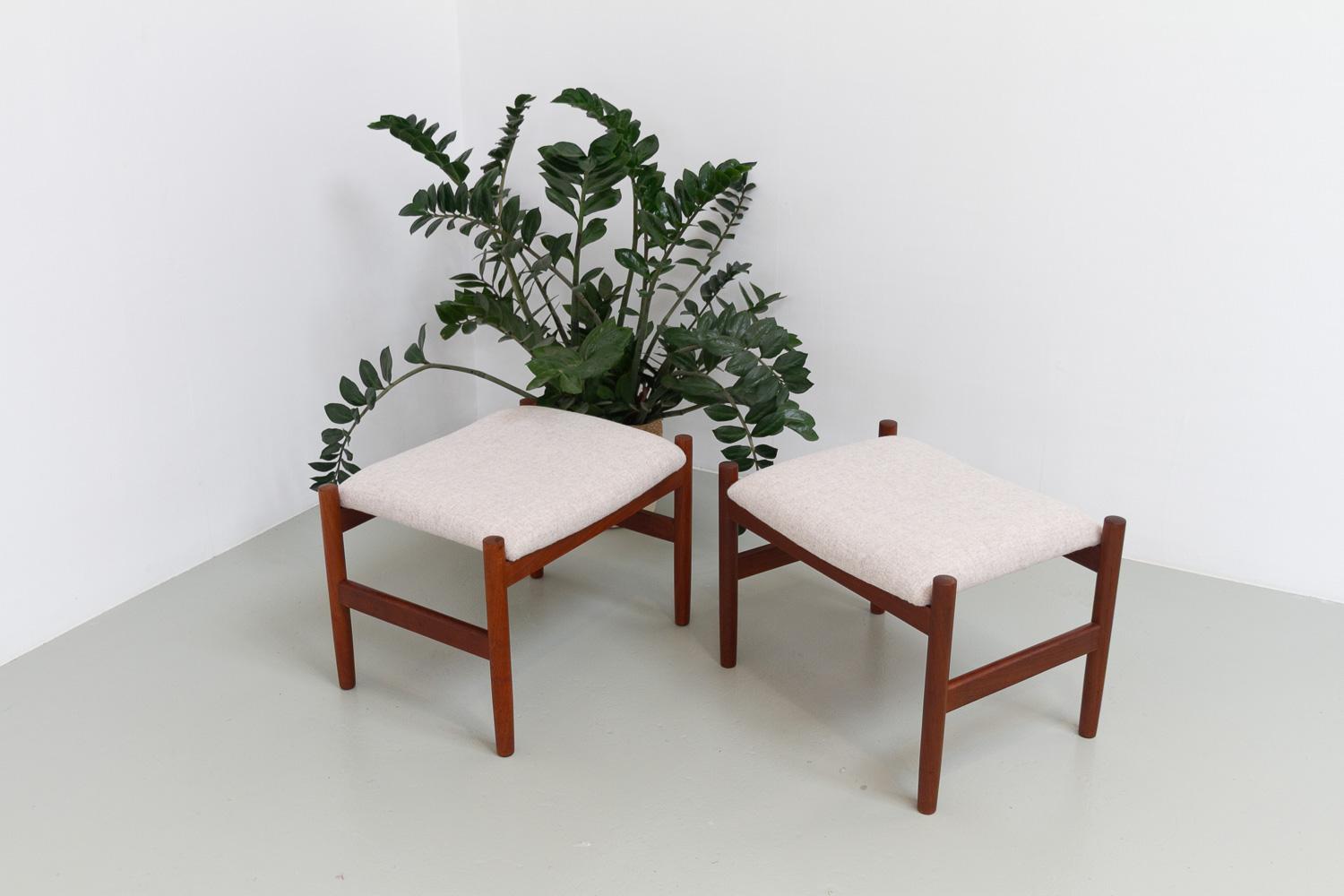 Pouf moderni danesi in teak e lana di Hugo Frandsen, anni '60, set di 2 in vendita 6