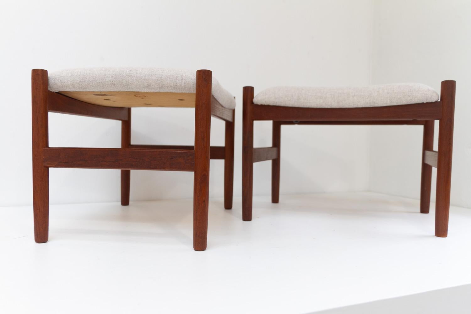 Pouf moderni danesi in teak e lana di Hugo Frandsen, anni '60, set di 2 in vendita 11