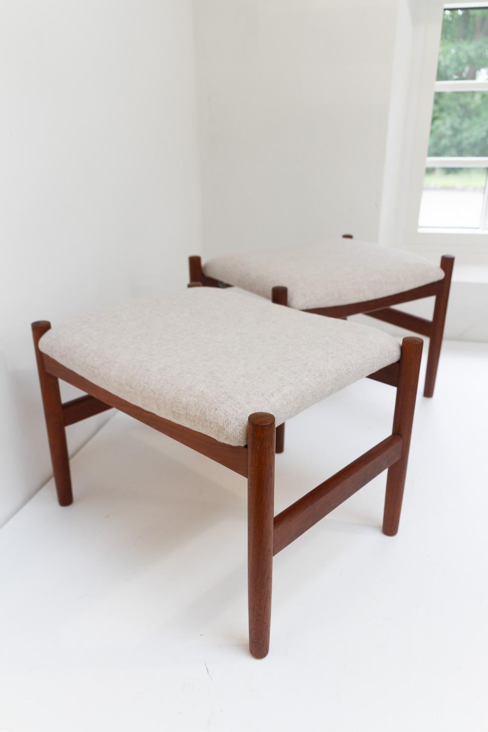 Pouf moderni danesi in teak e lana di Hugo Frandsen, anni '60, set di 2 in vendita 12