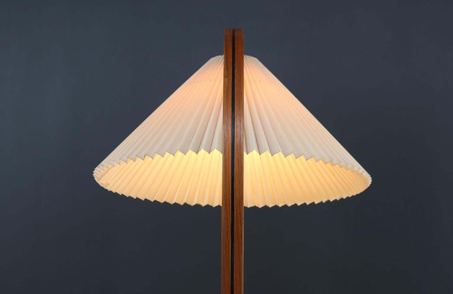 Expertly Restored - Danish Modern Teak Arc Floor Lamp by Mads Caprani For Sale 3