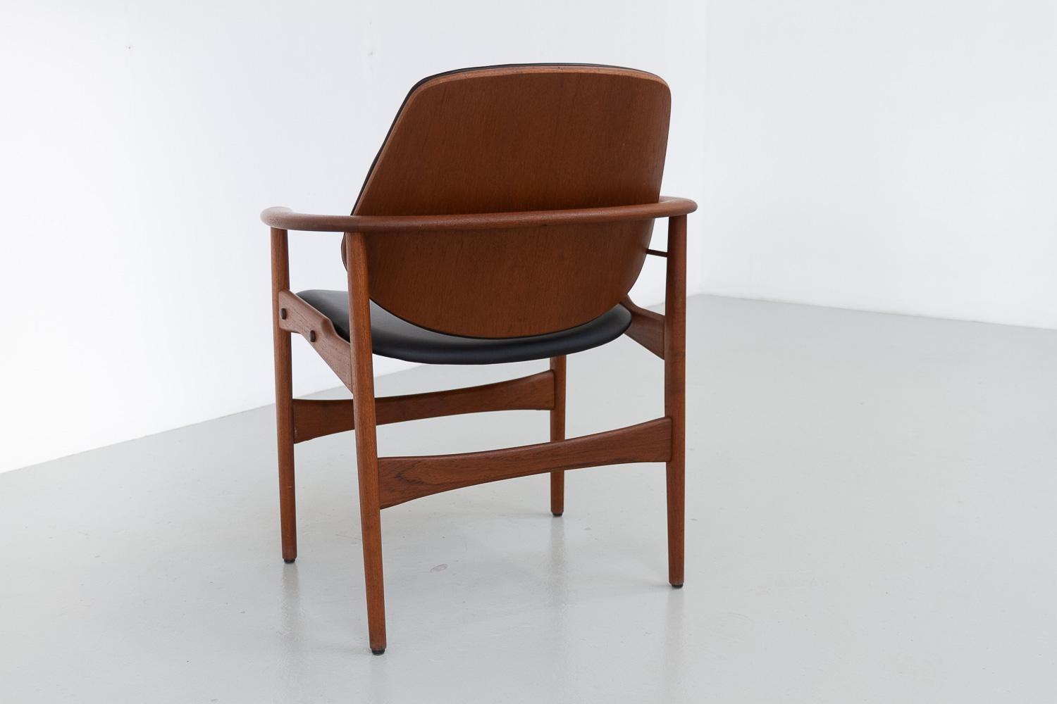Sillón moderno danés de teca de Arne Hovmand-Olsen, década de 1960. en venta 4