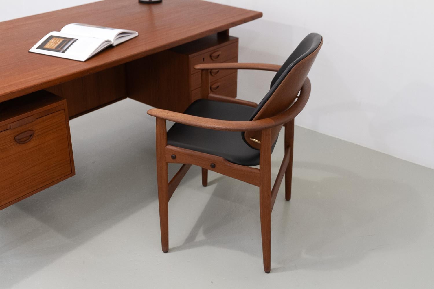 Sillón moderno danés de teca de Arne Hovmand-Olsen, década de 1960. en venta 7