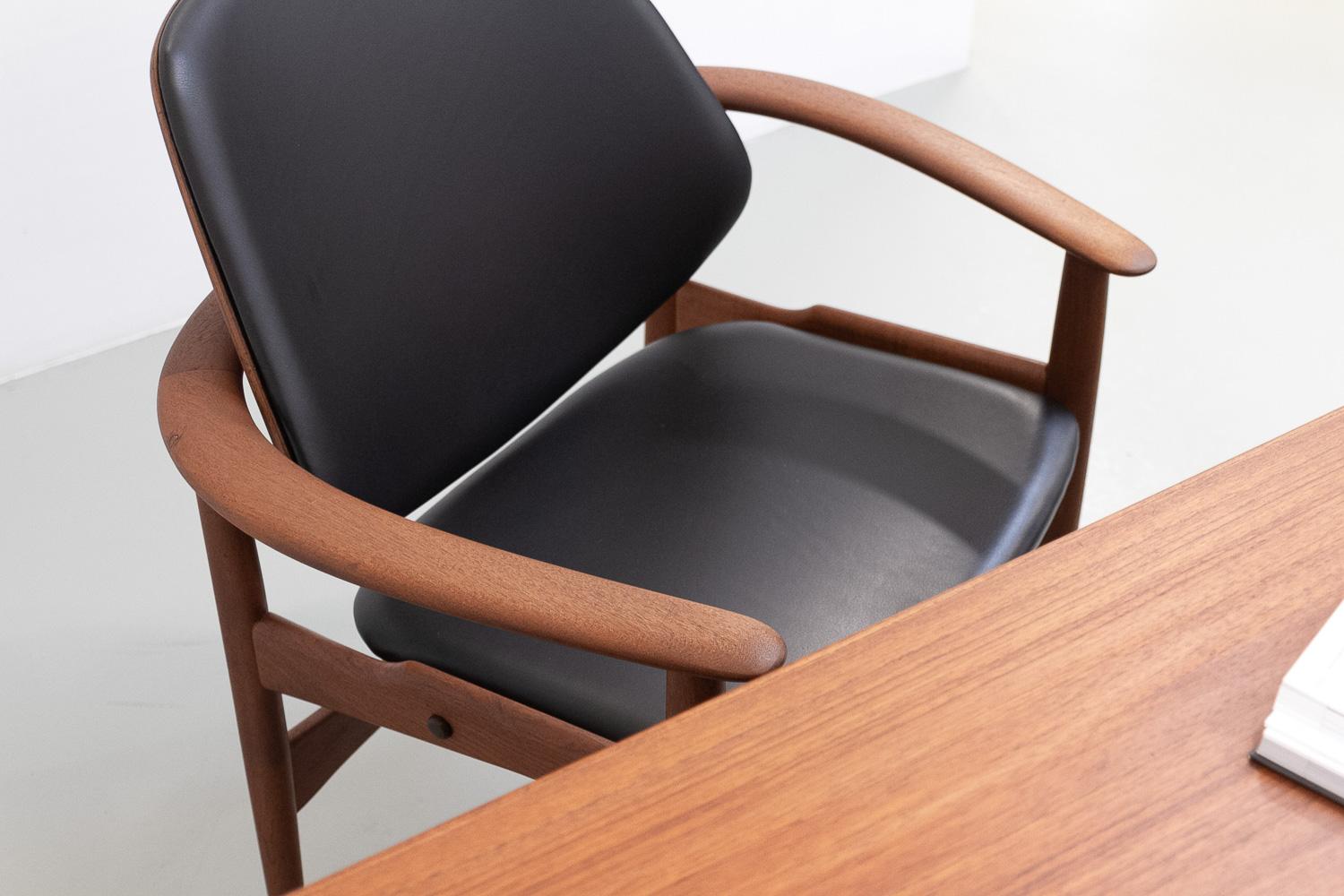 Sillón moderno danés de teca de Arne Hovmand-Olsen, década de 1960. en venta 13