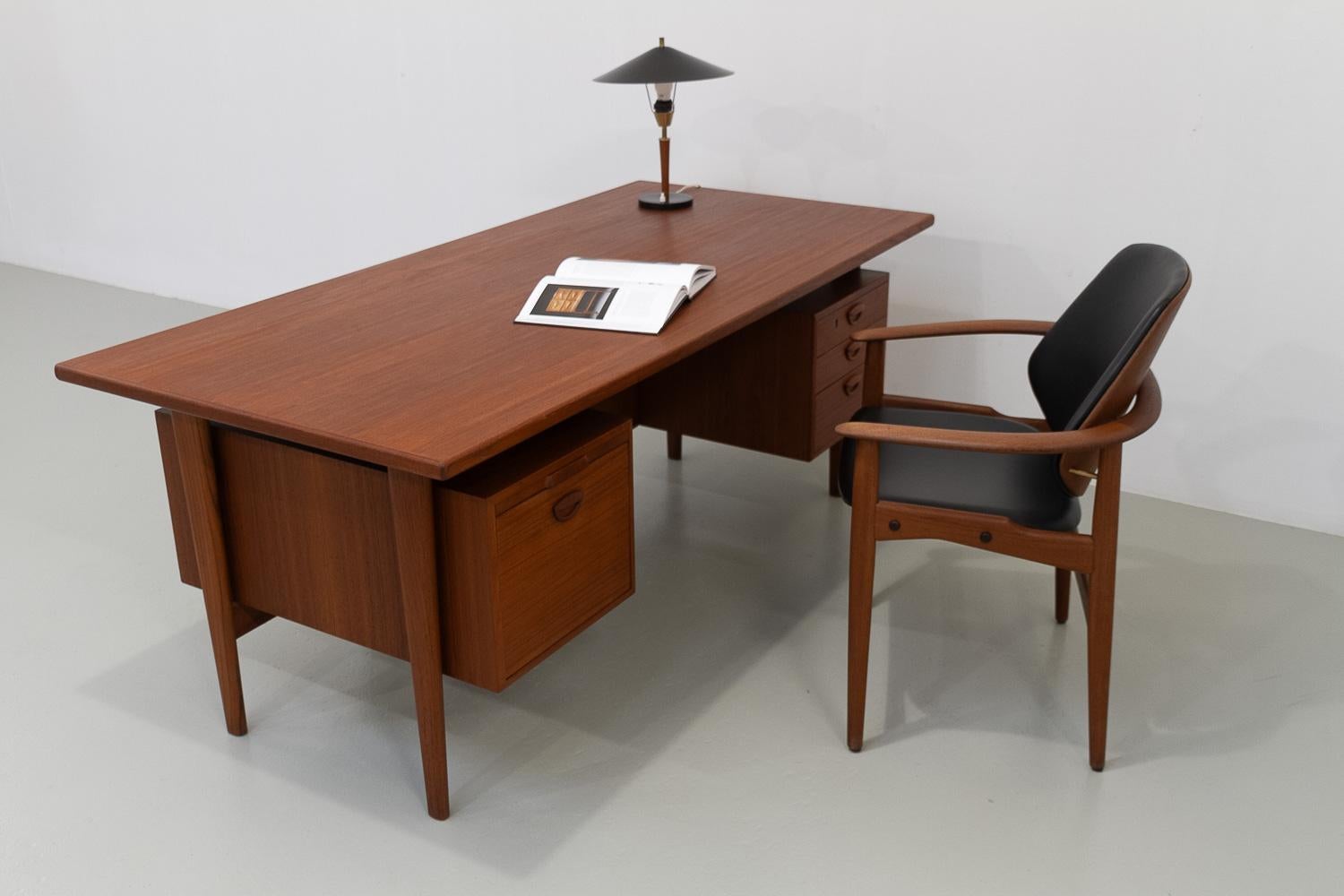 Sillón moderno danés de teca de Arne Hovmand-Olsen, década de 1960. en venta 14