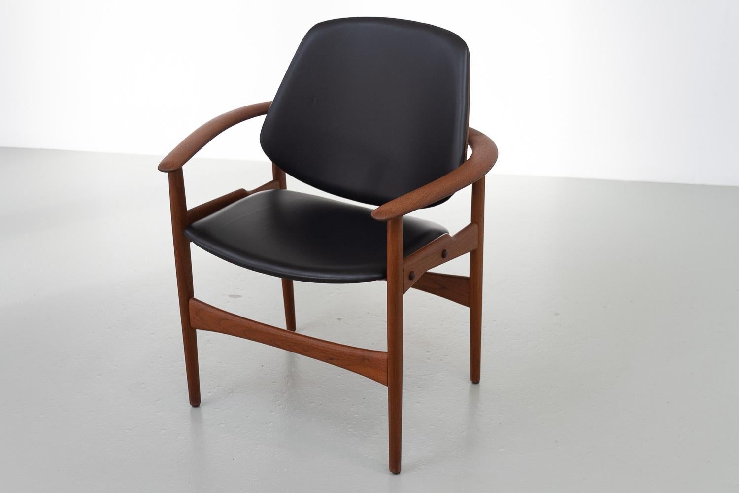 Sillón moderno danés de teca de Arne Hovmand-Olsen, década de 1960. Escandinavo moderno en venta