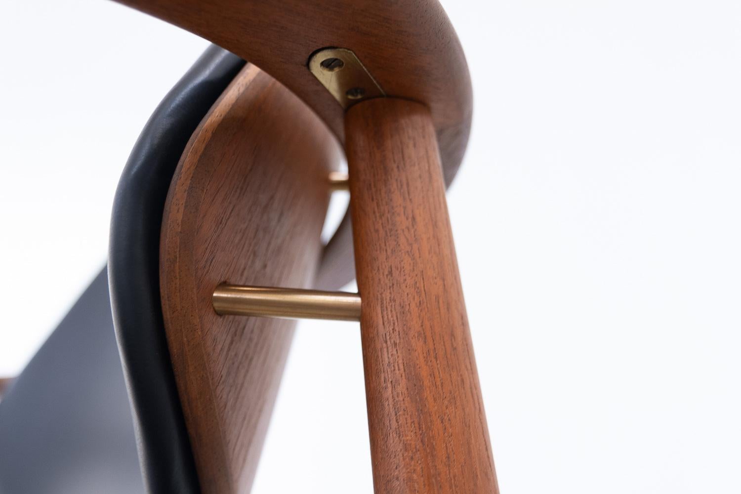 Sillón moderno danés de teca de Arne Hovmand-Olsen, década de 1960. mediados del siglo XX en venta