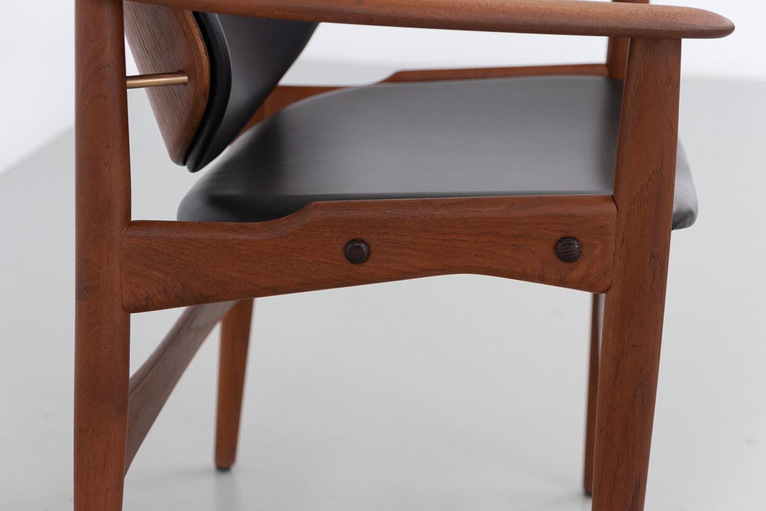Sillón moderno danés de teca de Arne Hovmand-Olsen, década de 1960. en venta 2