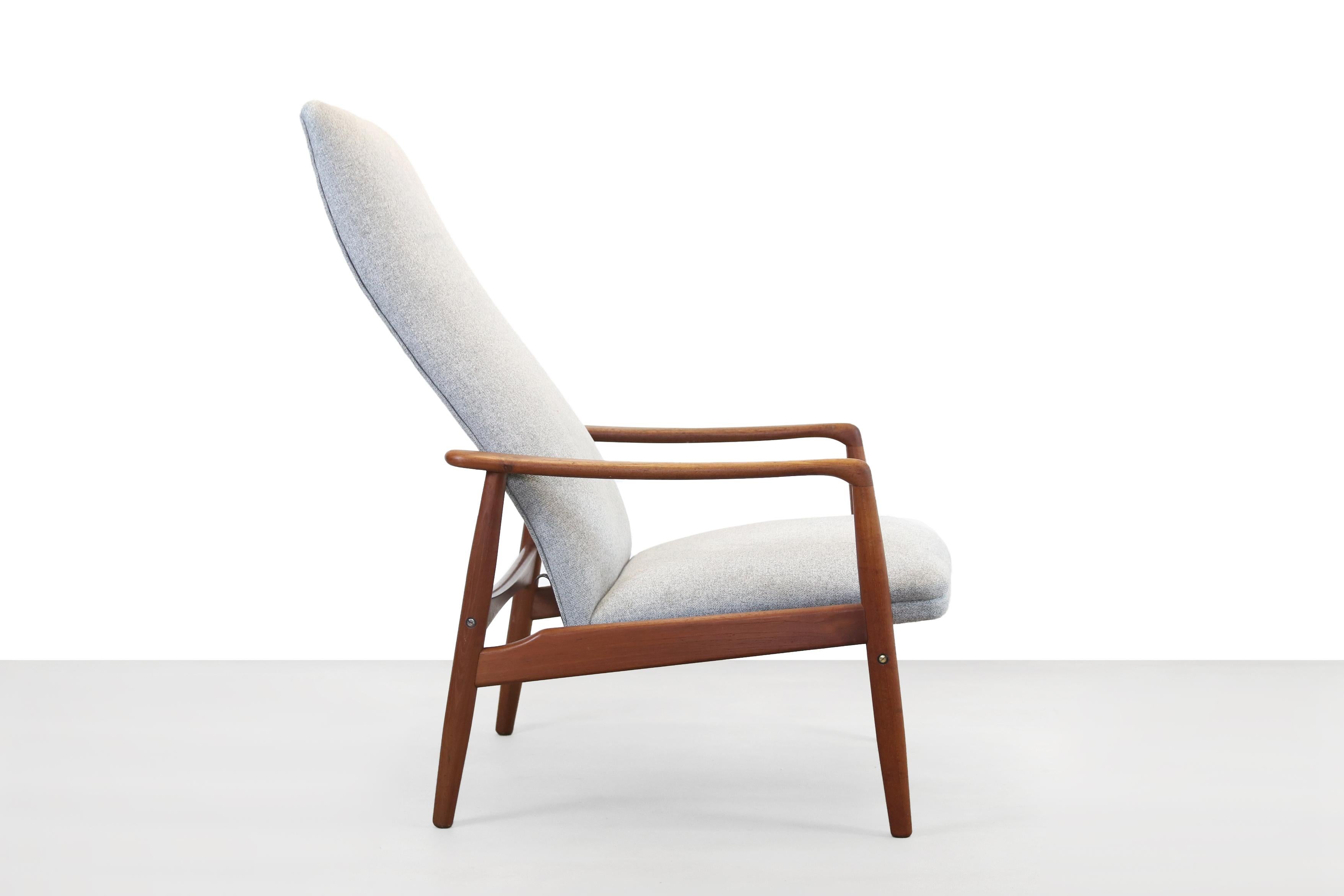 Organically shaped Danish design lounge chair designed by Søren Ladefoged and produced by his own manufacturer SL Møbler in the 1960s in Denmark. This high back armchair is not only beautiful to look at, but is also adjustable in two positions for a