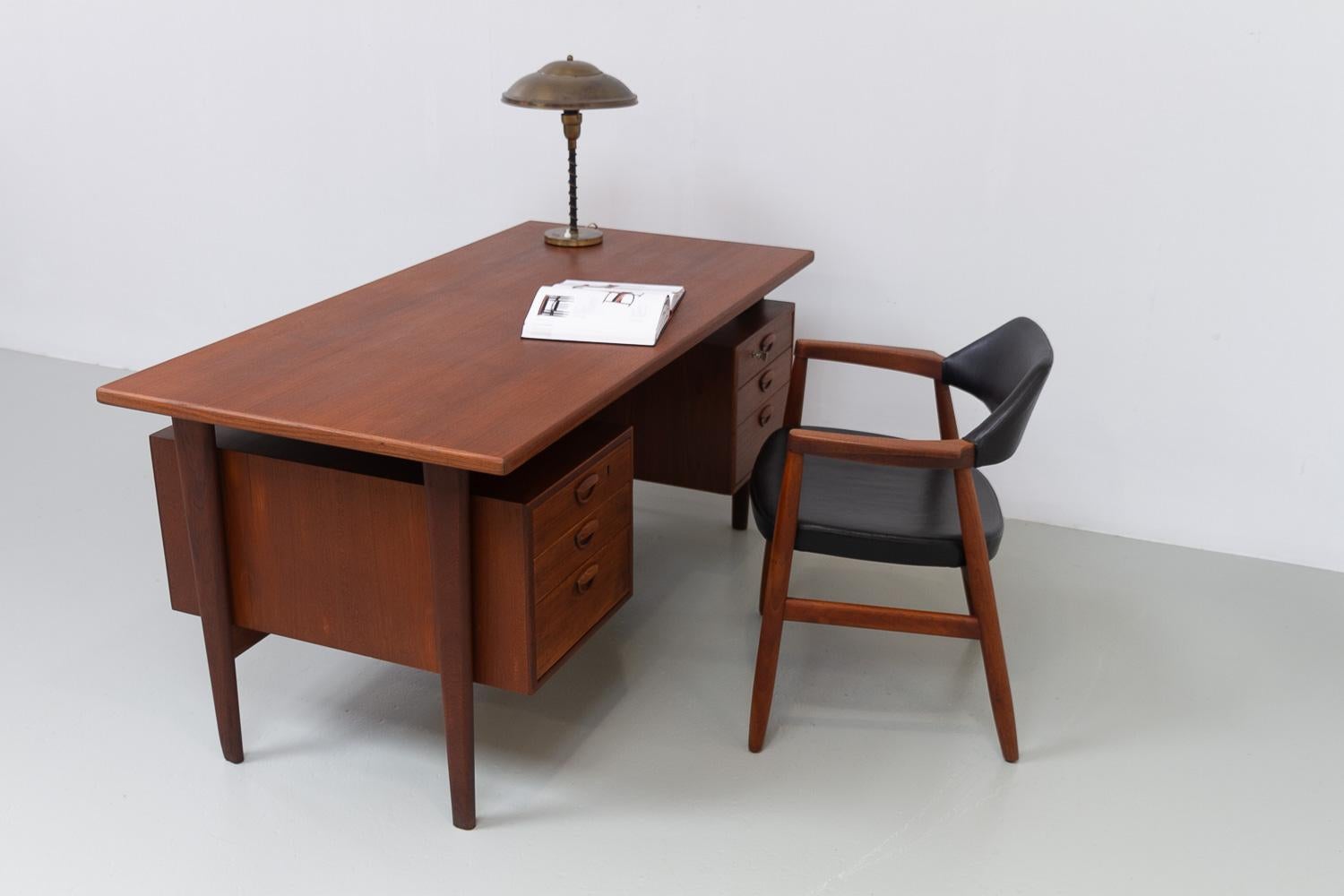 Poltrona moderna danese in teak di Tove & Edvard Kindt-Larsen, 1950. in vendita 10