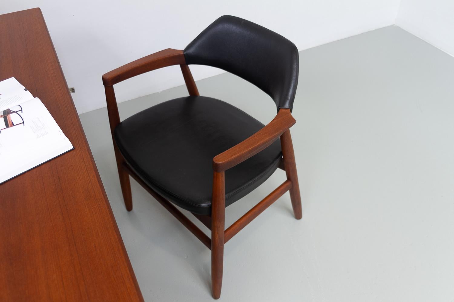 Poltrona moderna danese in teak di Tove & Edvard Kindt-Larsen, 1950. in vendita 12