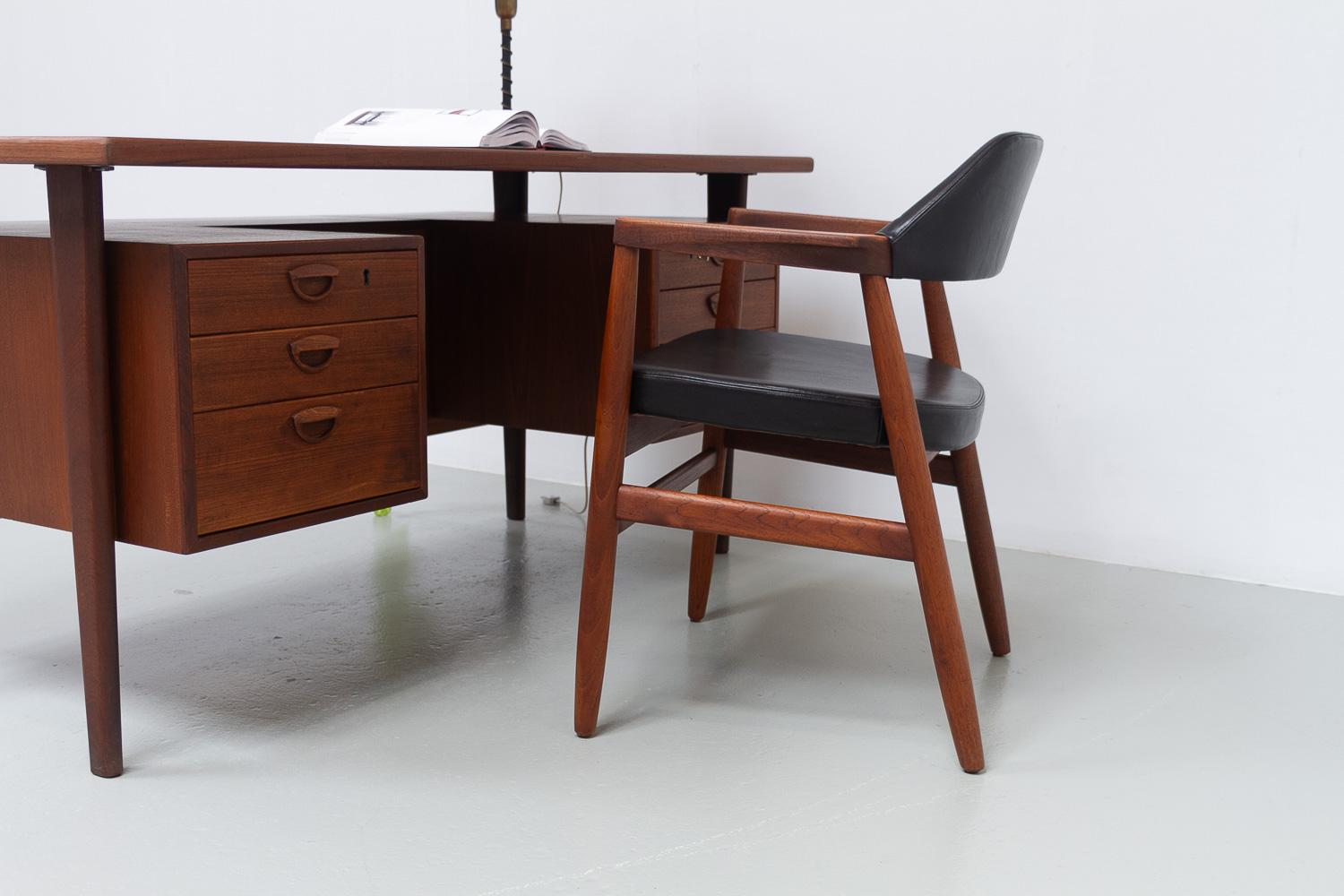 Poltrona moderna danese in teak di Tove & Edvard Kindt-Larsen, 1950. in vendita 13