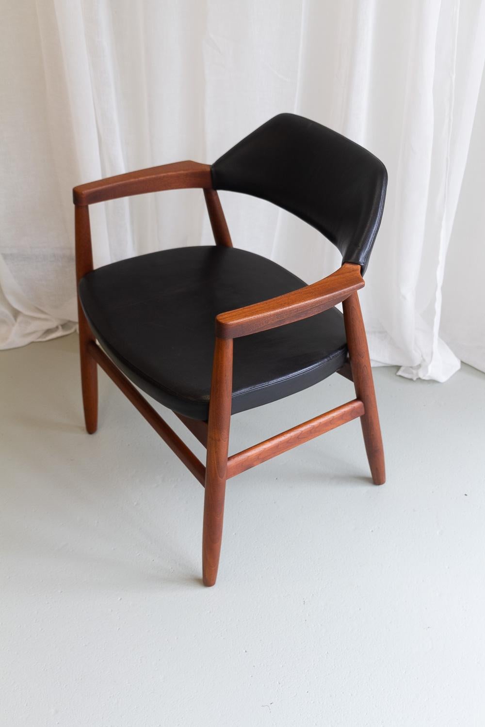 Metà XX secolo Poltrona moderna danese in teak di Tove & Edvard Kindt-Larsen, 1950. in vendita