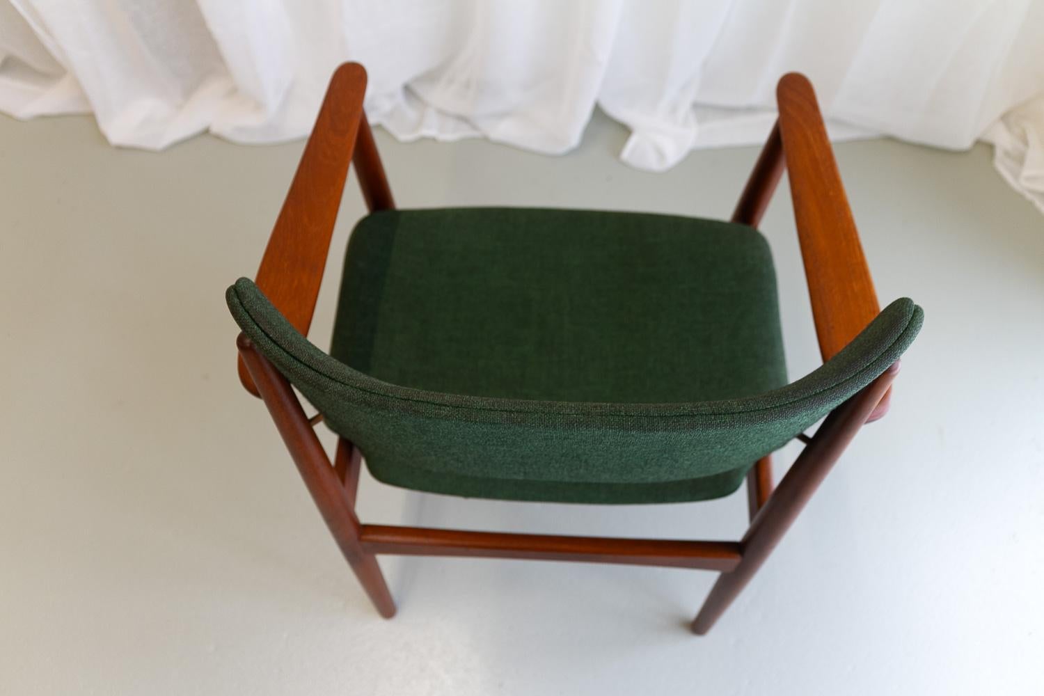 Danish Modern Teak Armchair with Green Wool, 1960s. For Sale 7