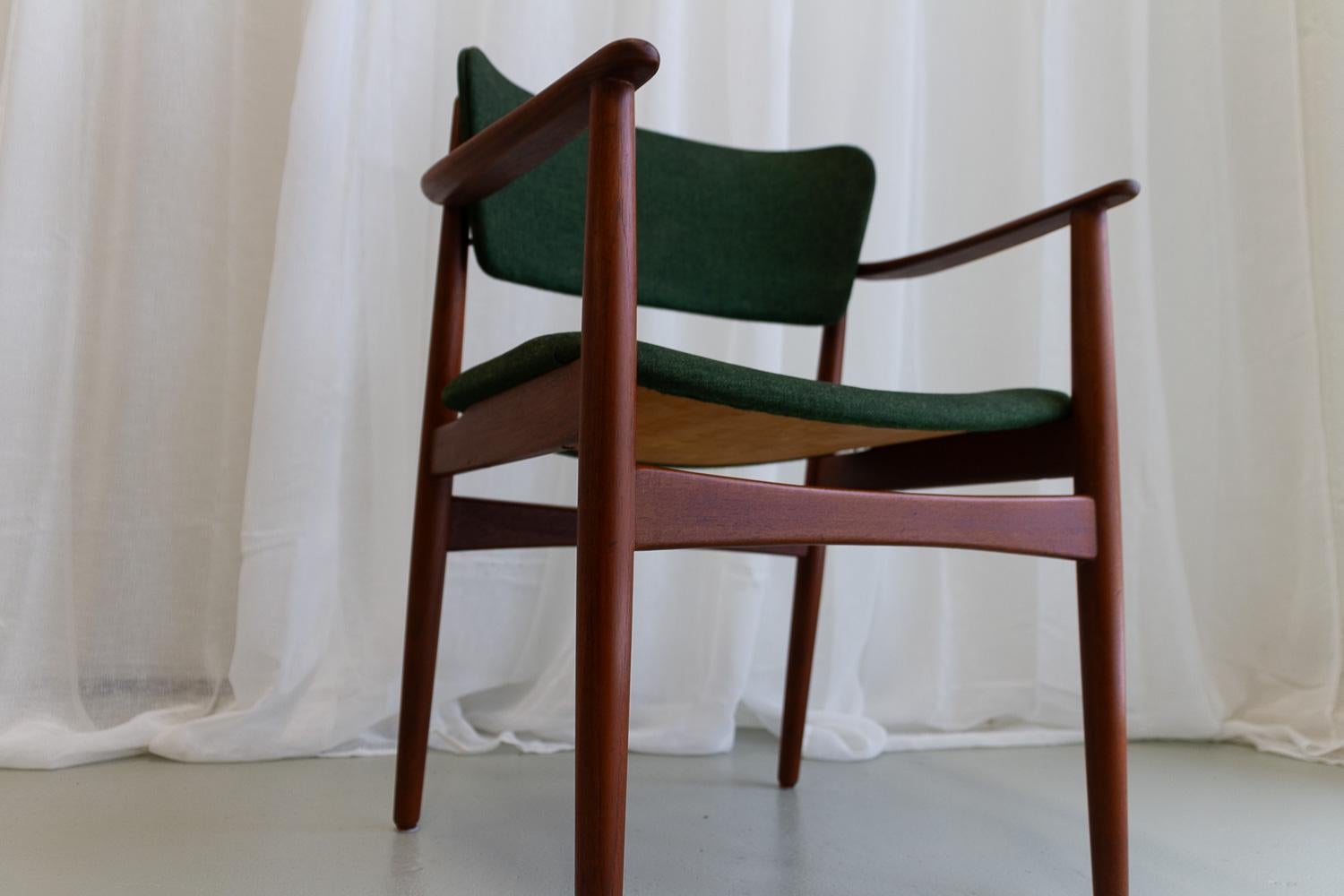 Danish Modern Teak Armchair with Green Wool, 1960s. For Sale 10