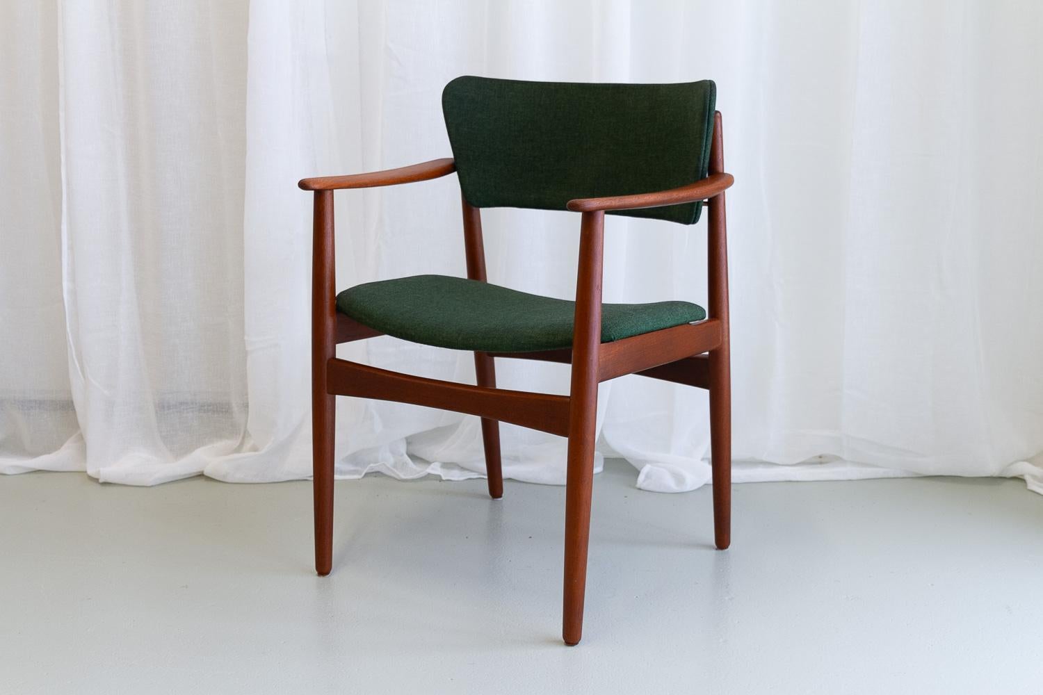 Danish Modern Teak Armchair with Green Wool, 1960s. For Sale 11