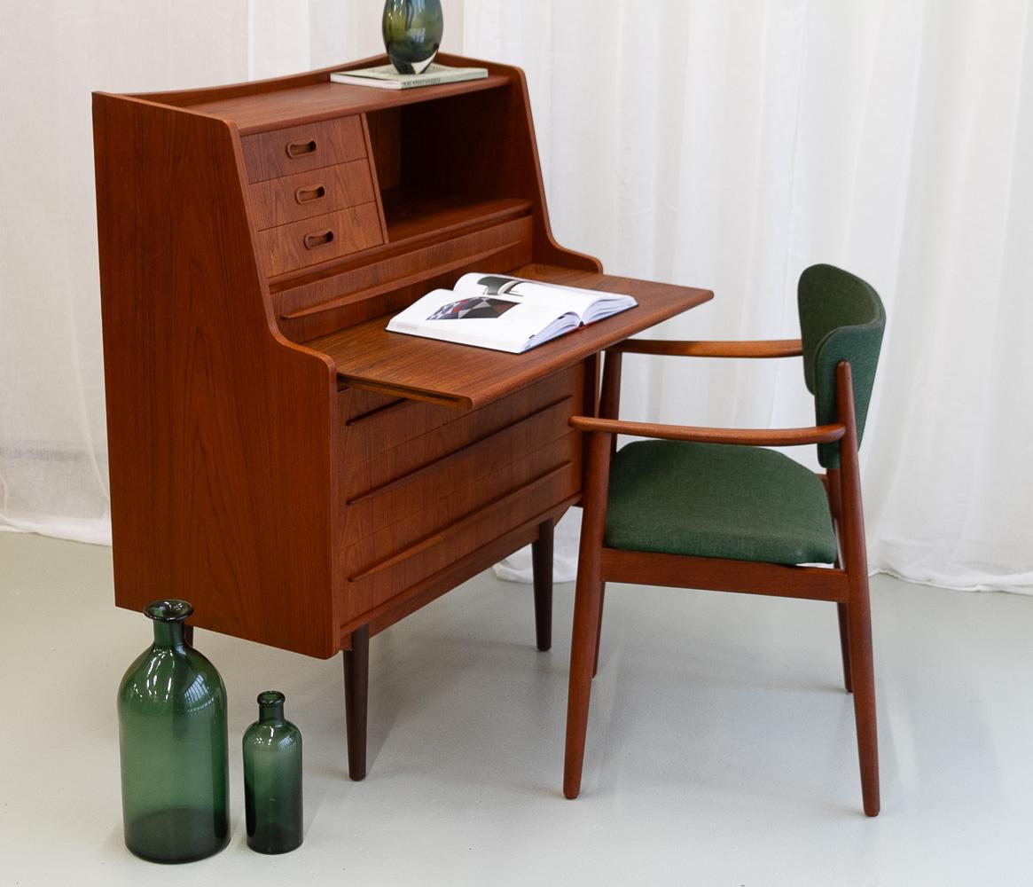 Danish Modern Teak Armchair with Green Wool, 1960s. For Sale 13