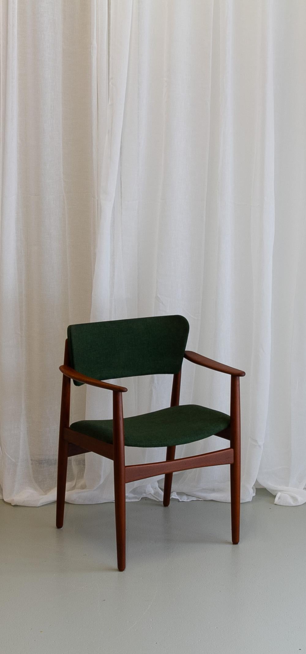 Danish Modern Teak Armchair with Green Wool, 1960s.

Elegant and sculptural armchair in solid teak with round tapered legs. Seat and curved backrest upholstered in original green wool.
Unknown maker, but the design is very similar to Arne