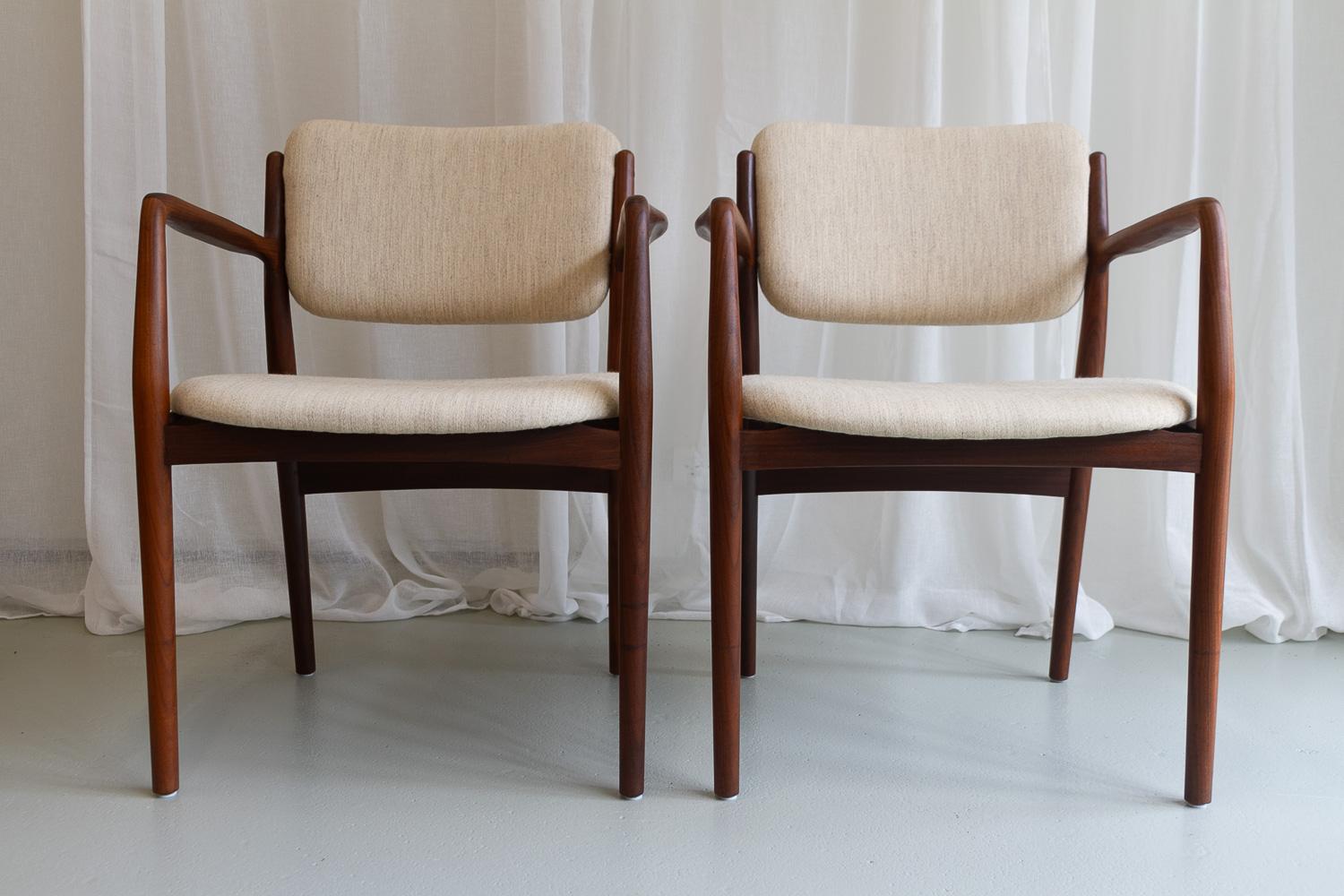Poltrone moderne danesi in teak, anni '50. Set di 2. in vendita 7