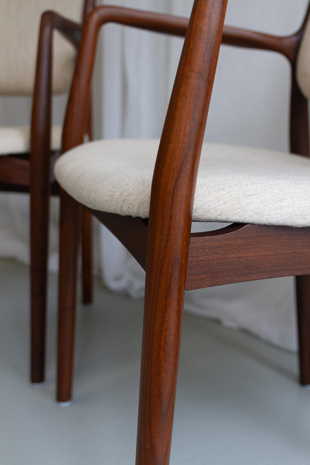 Poltrone moderne danesi in teak, anni '50. Set di 2. in vendita 11
