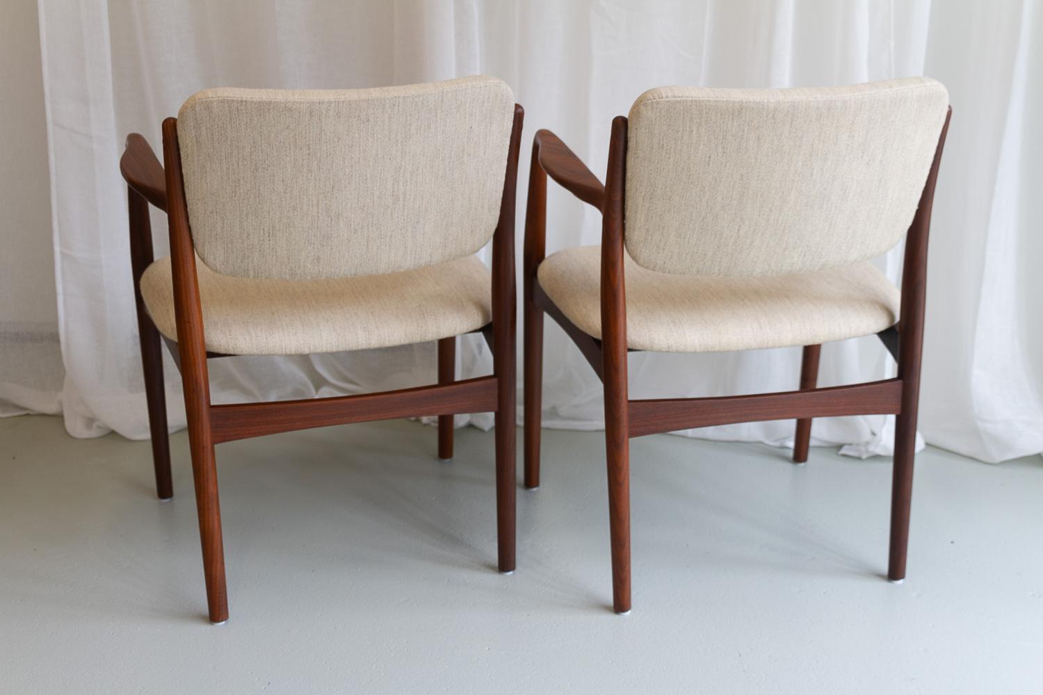 Poltrone moderne danesi in teak, anni '50. Set di 2. in vendita 2