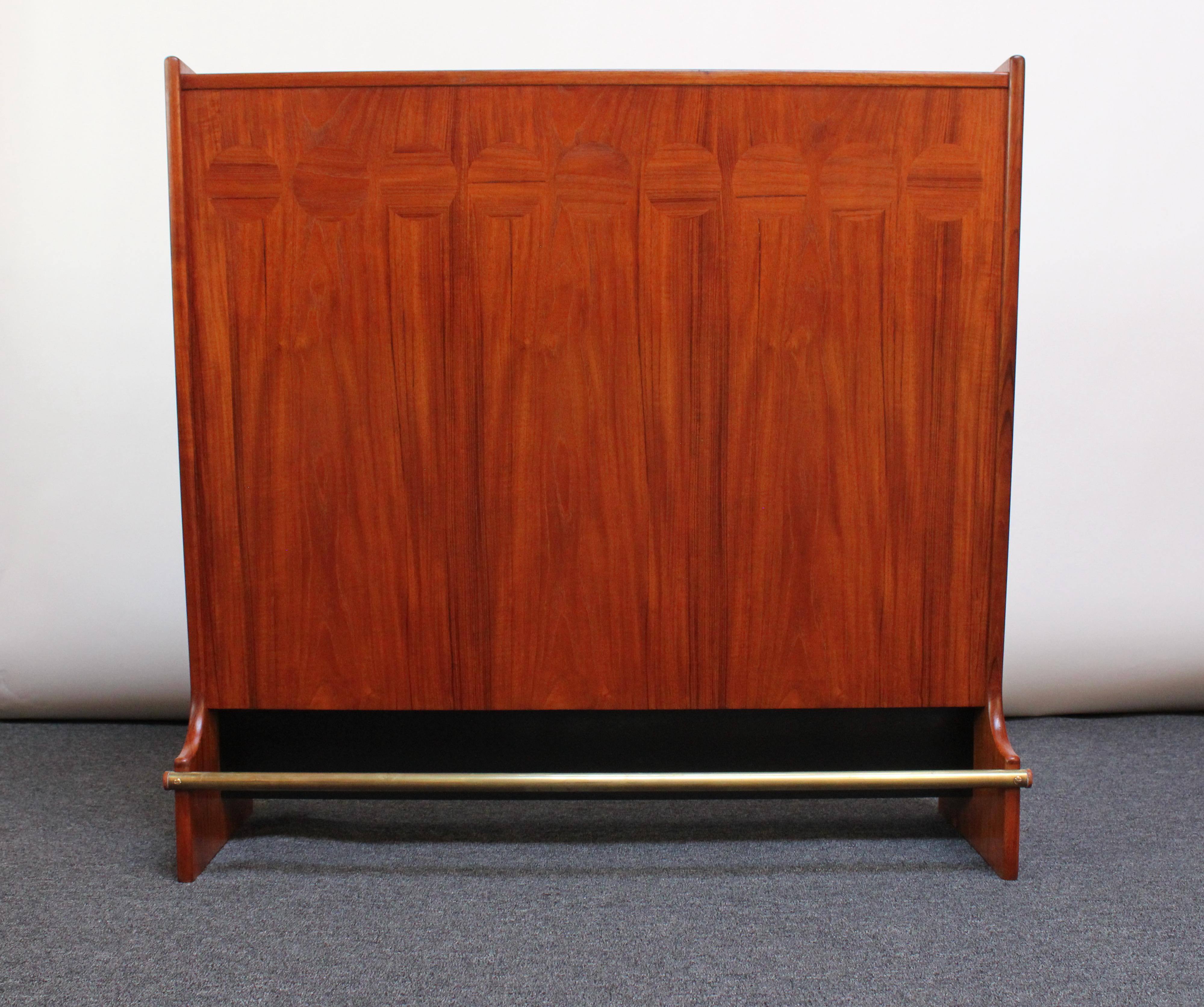 Mid-20th Century Danish Modern Teak Bar Cabinet and Four Leather Stools by Johannes Andersen