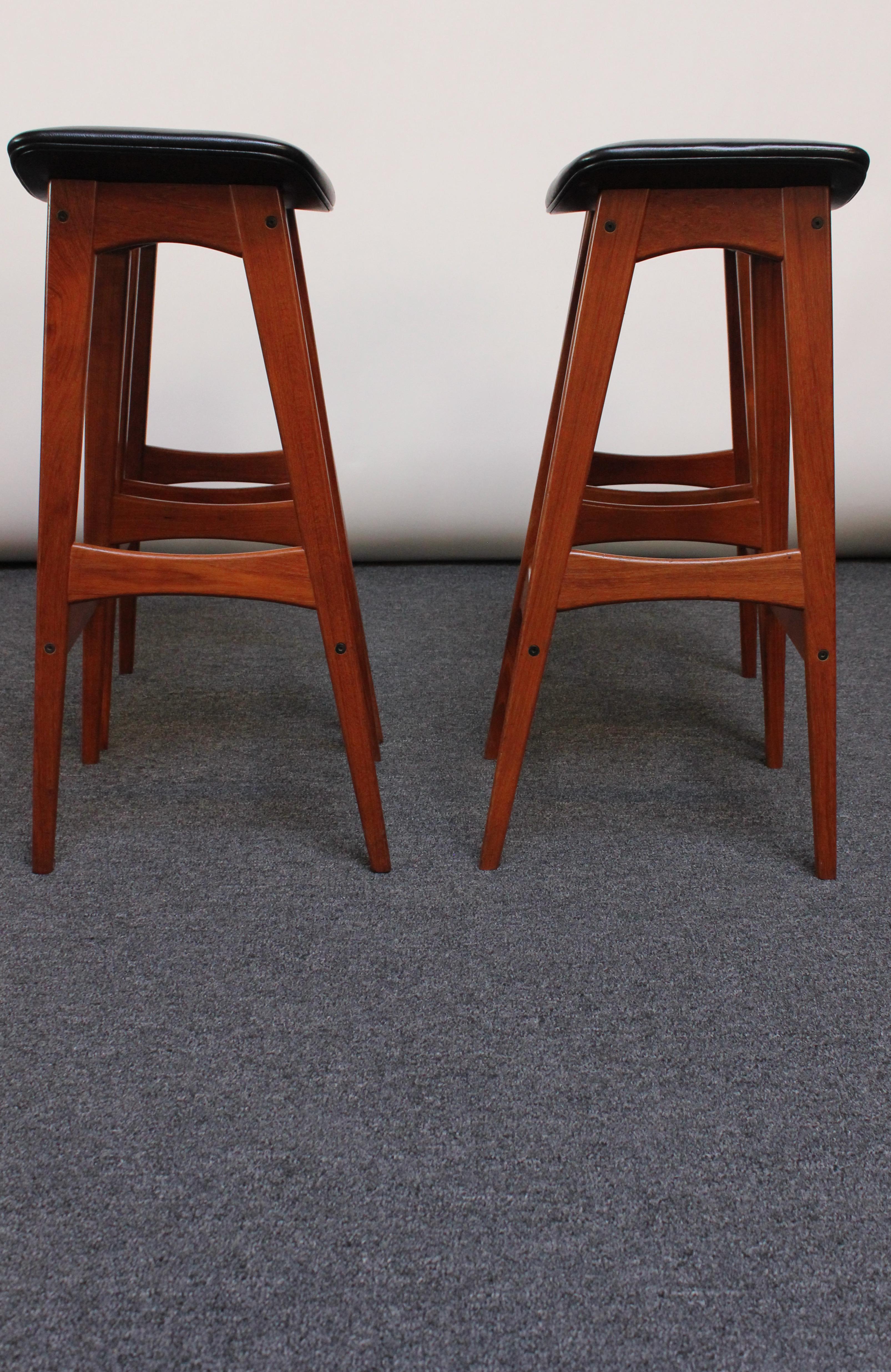 Danish Modern Teak Bar Cabinet and Four Leather Stools by Johannes Andersen 3