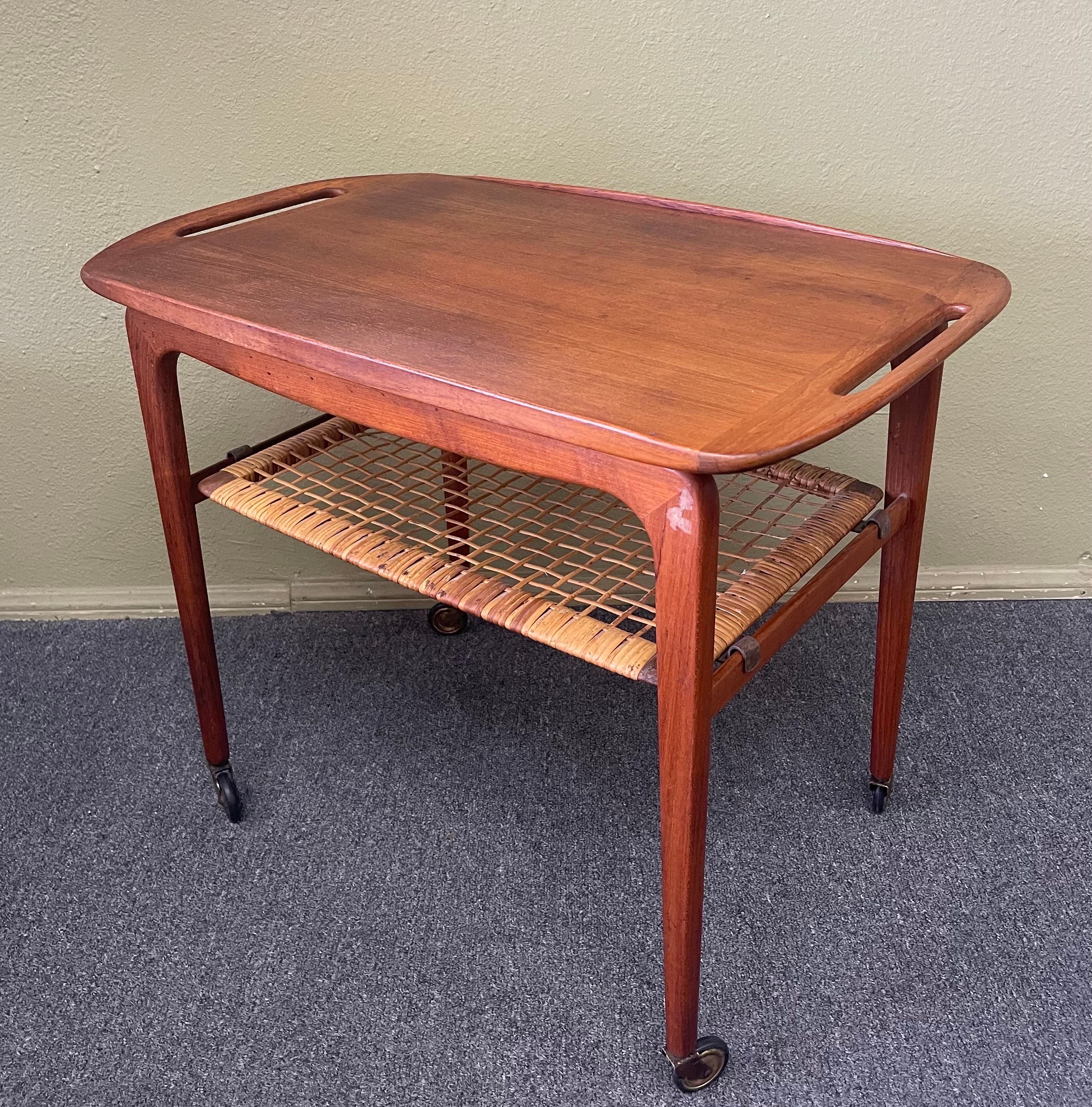 20th Century Danish Modern Teak Bar Cart with Removable Tray by Johannes Andersen / Silkeborg For Sale
