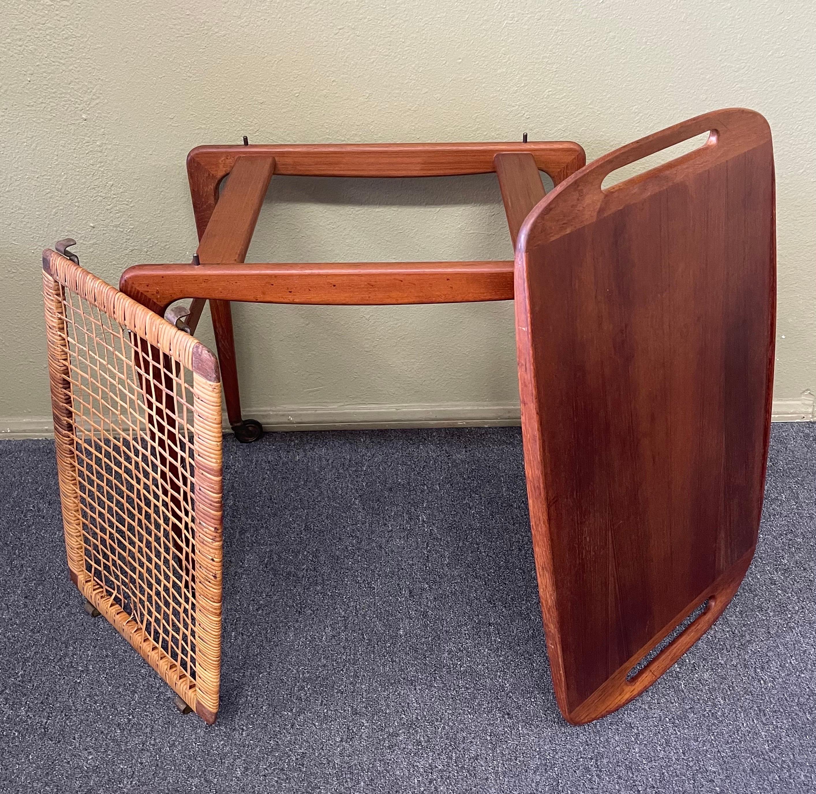 Danish Modern Teak Bar Cart with Removable Tray by Johannes Andersen / Silkeborg For Sale 2