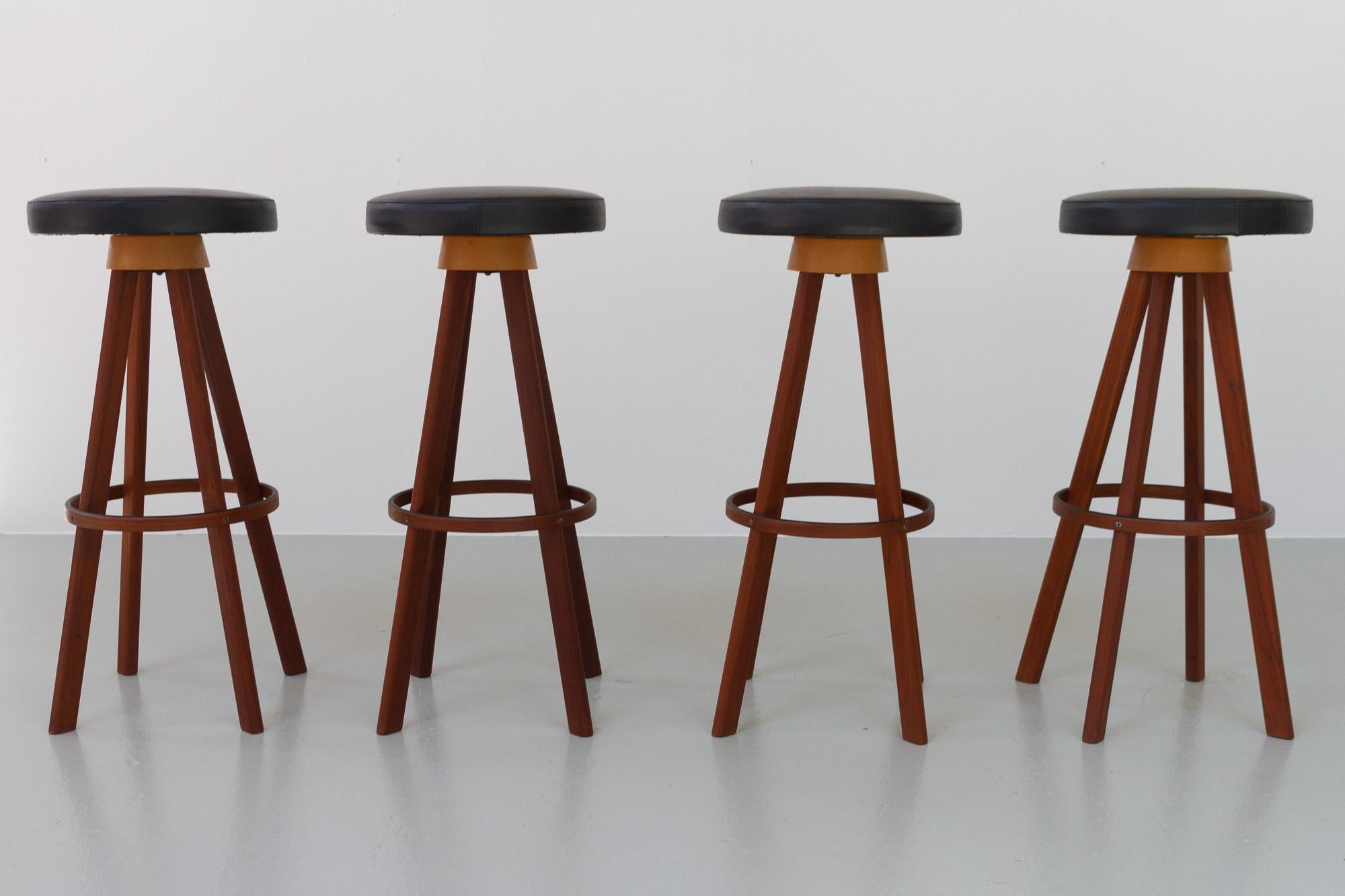 Scandinave moderne Tabourets de bar modernes danois en teck par Hans Olsen pour Frem Røjle, années 1960. Ensemble de 4 pièces