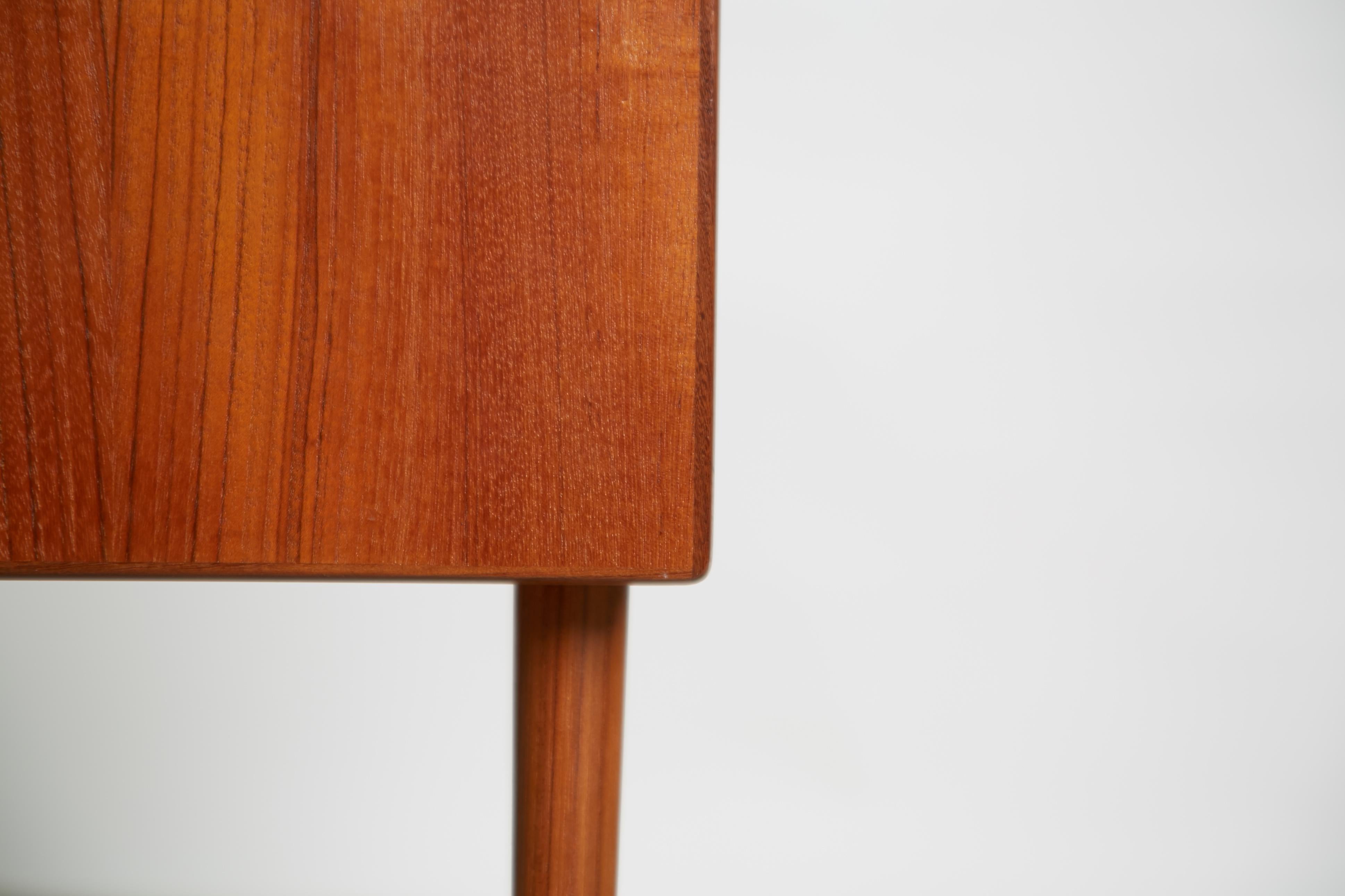 Danish Modern Teak Bedside Nightstand Table in the Style of Arne Vodder 8