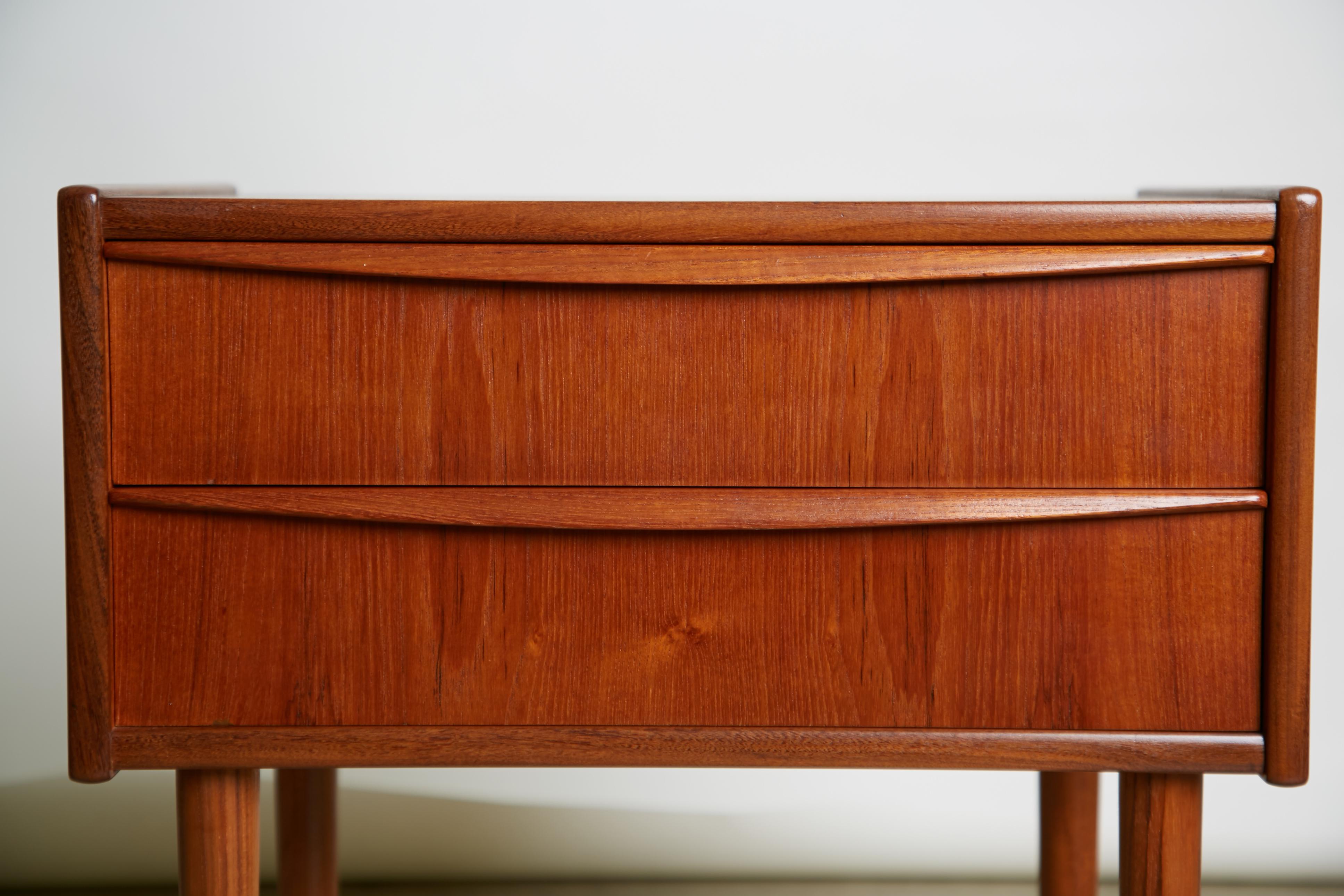 Danish Modern Teak Bedside Nightstand Table in the Style of Arne Vodder 9