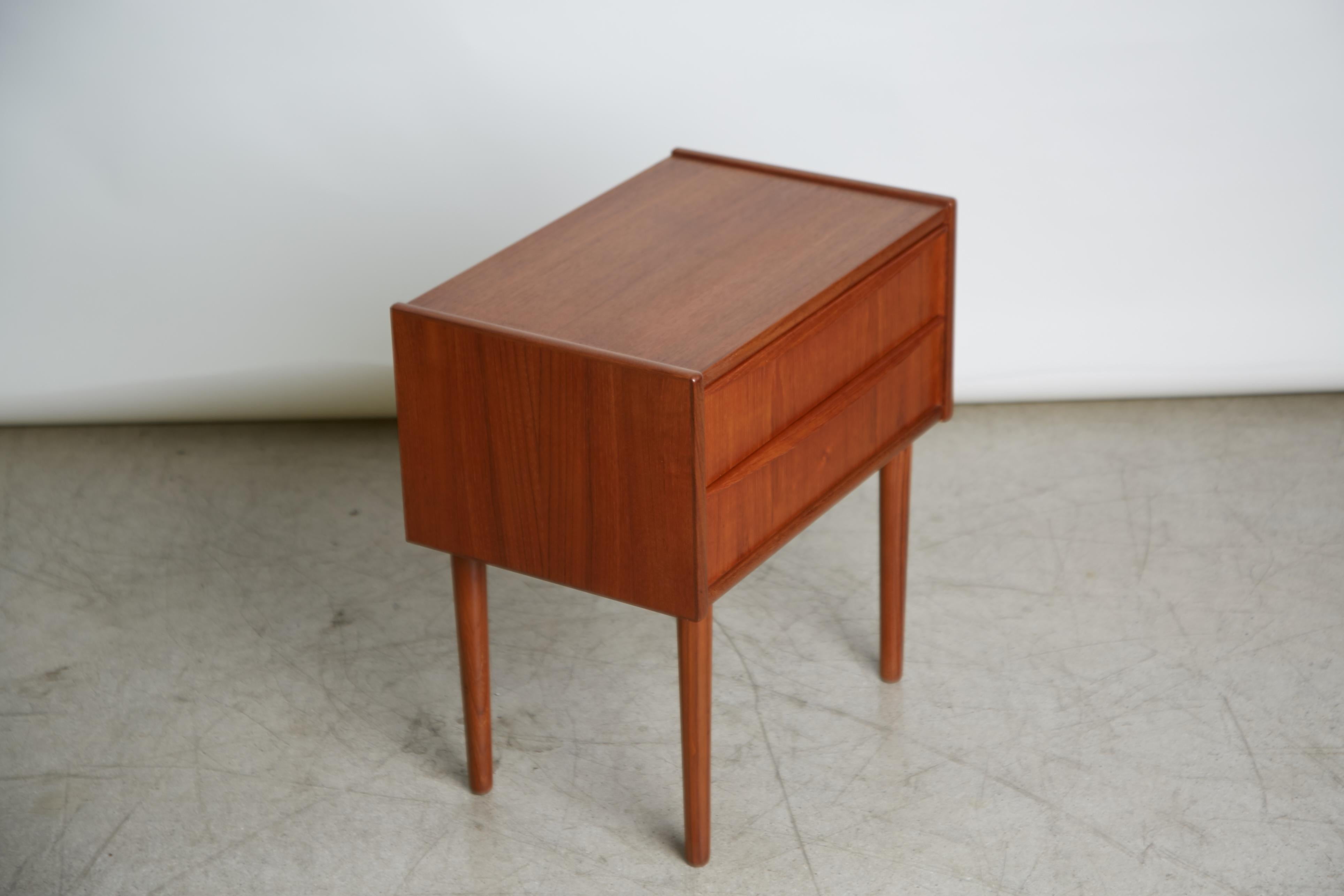 Danish Modern Teak Bedside Nightstand Table in the Style of Arne Vodder 1