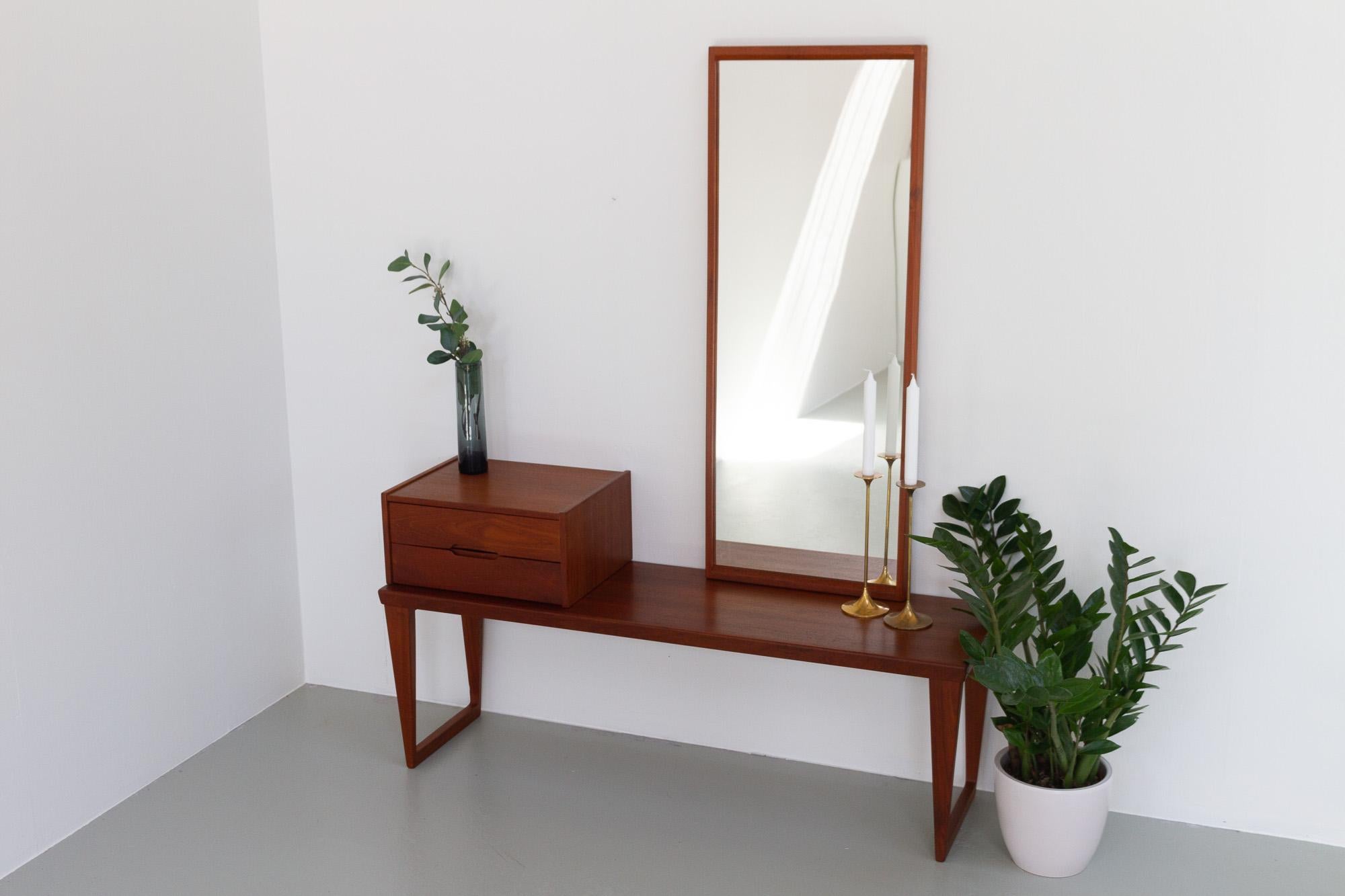 Danish Modern Teak Bench, Mirror and Drawers by Kai Kristiansen 1960s For Sale 5