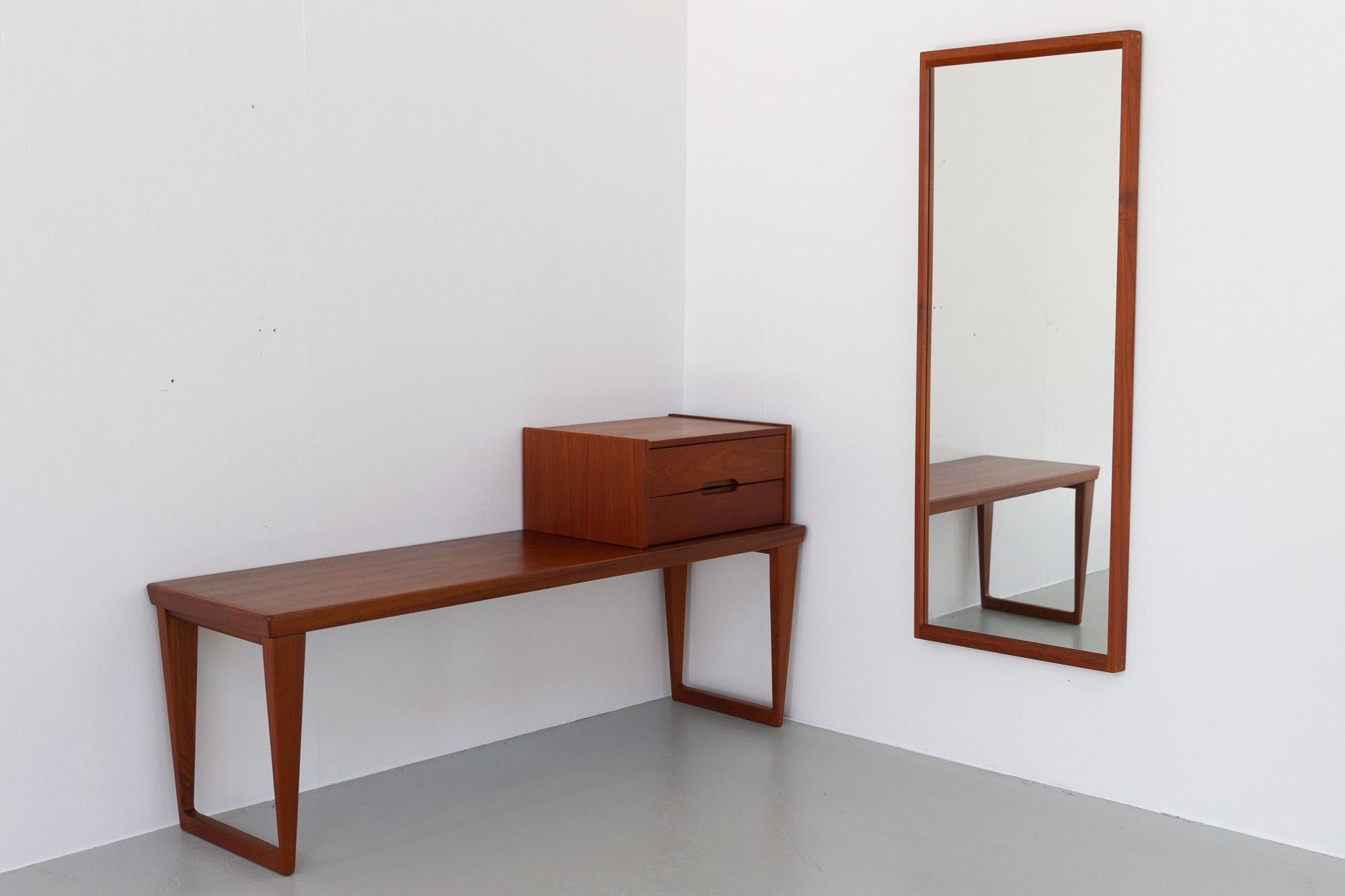 Danish Modern Teak Bench, Mirror and Drawers by Kai Kristiansen 1960s For Sale 14