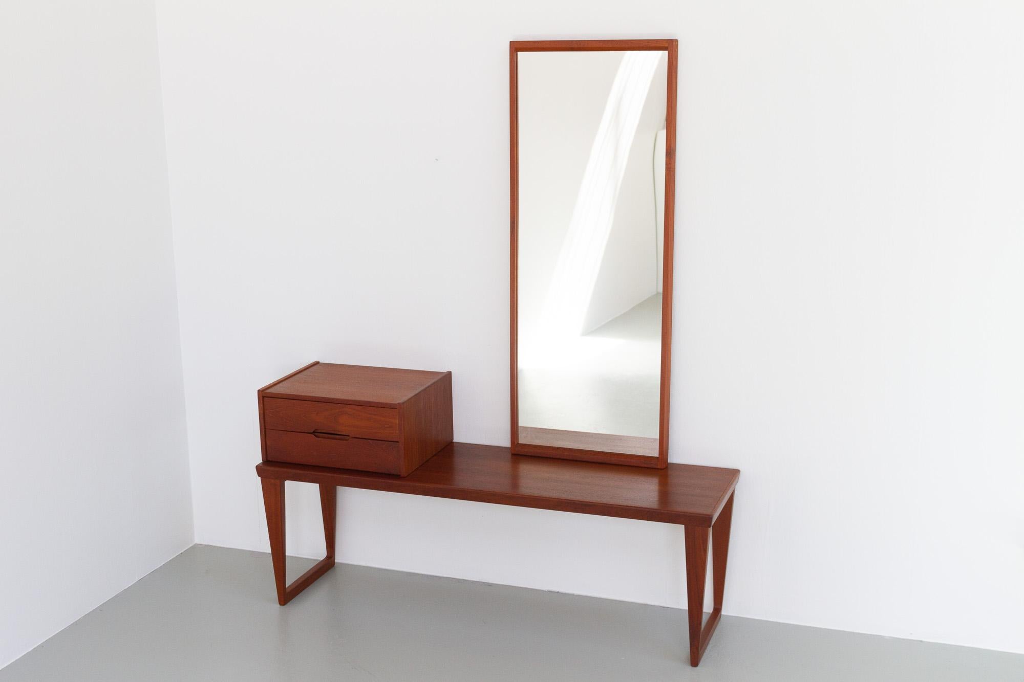 Scandinavian Modern Danish Modern Teak Bench, Mirror and Drawers by Kai Kristiansen 1960s For Sale
