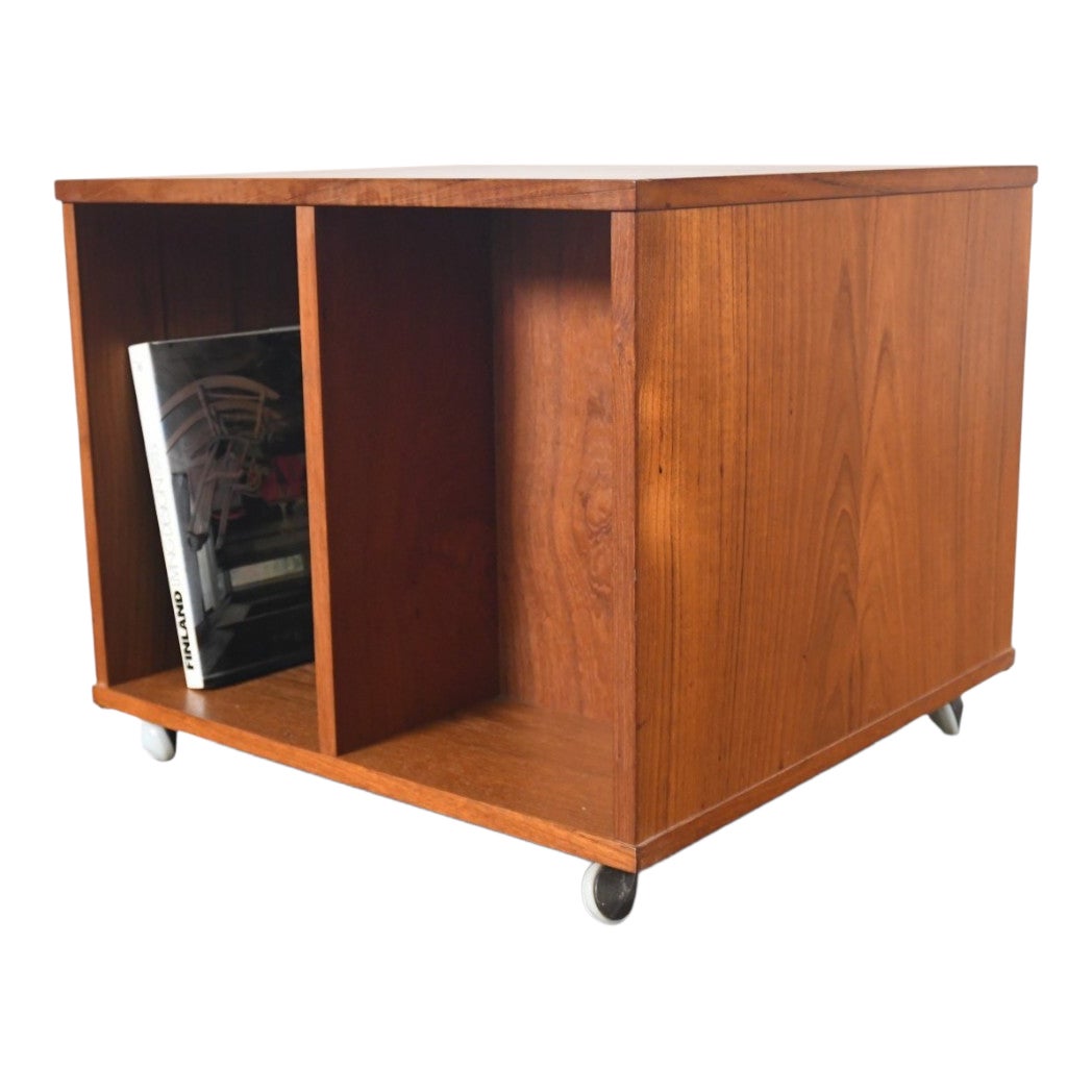 Cubo moderno danese in teak per libri e dischi, anni '60 in vendita