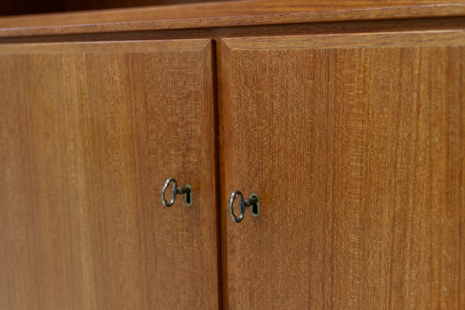 Danish Modern Teak Bookcase, 1960s. In Good Condition For Sale In Asaa, DK