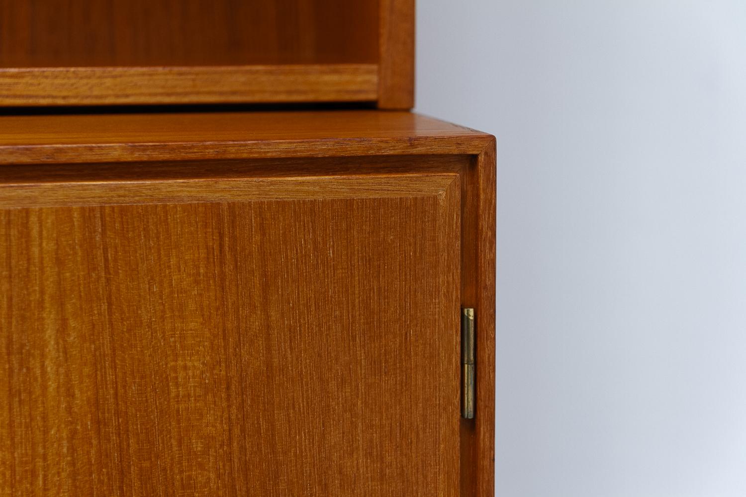 Dänisches Modernes Bücherregal aus Teakholz, 1960er Jahre. (Mitte des 20. Jahrhunderts) im Angebot