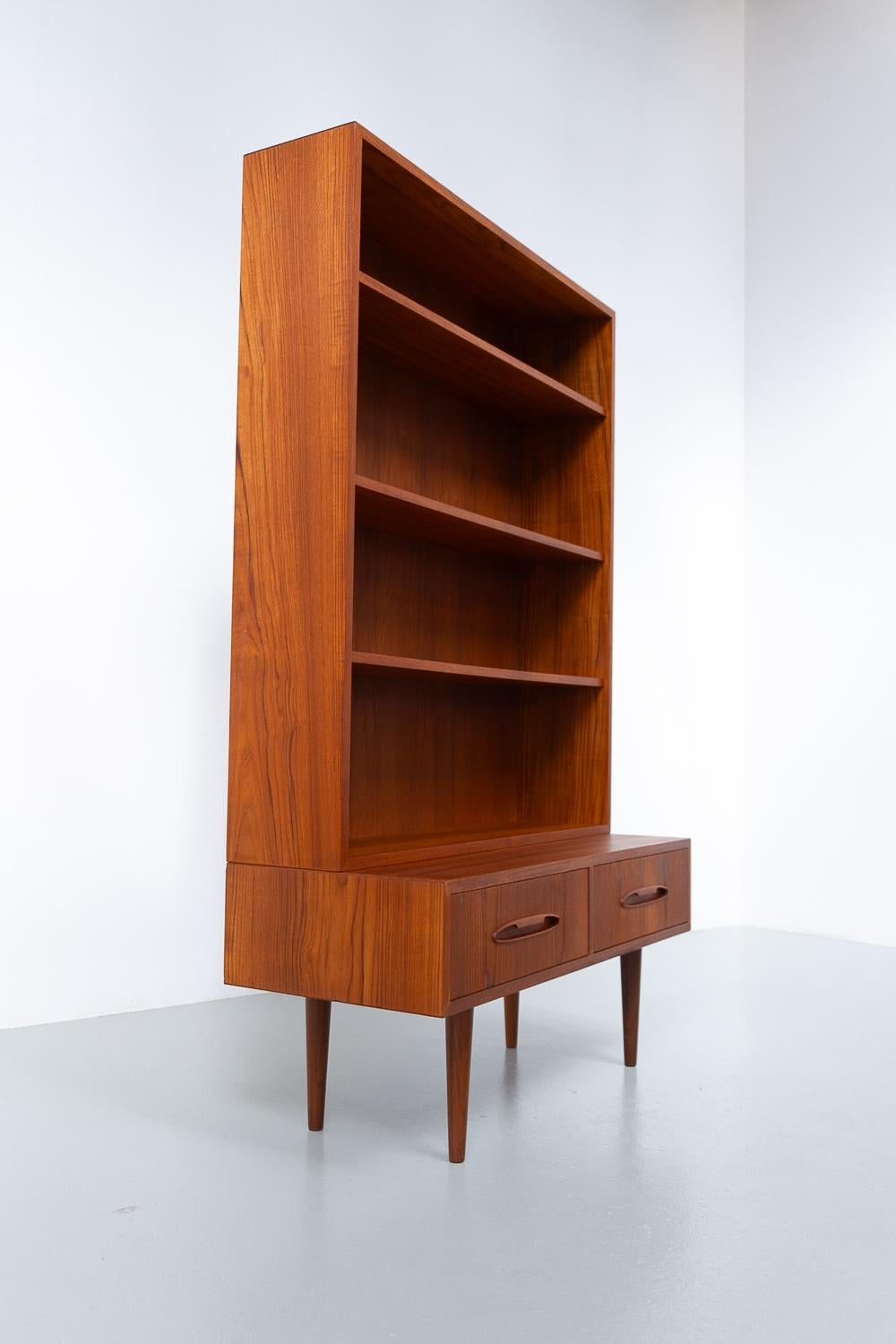 Danish Modern Teak Bookcase, 1960s. For Sale 1