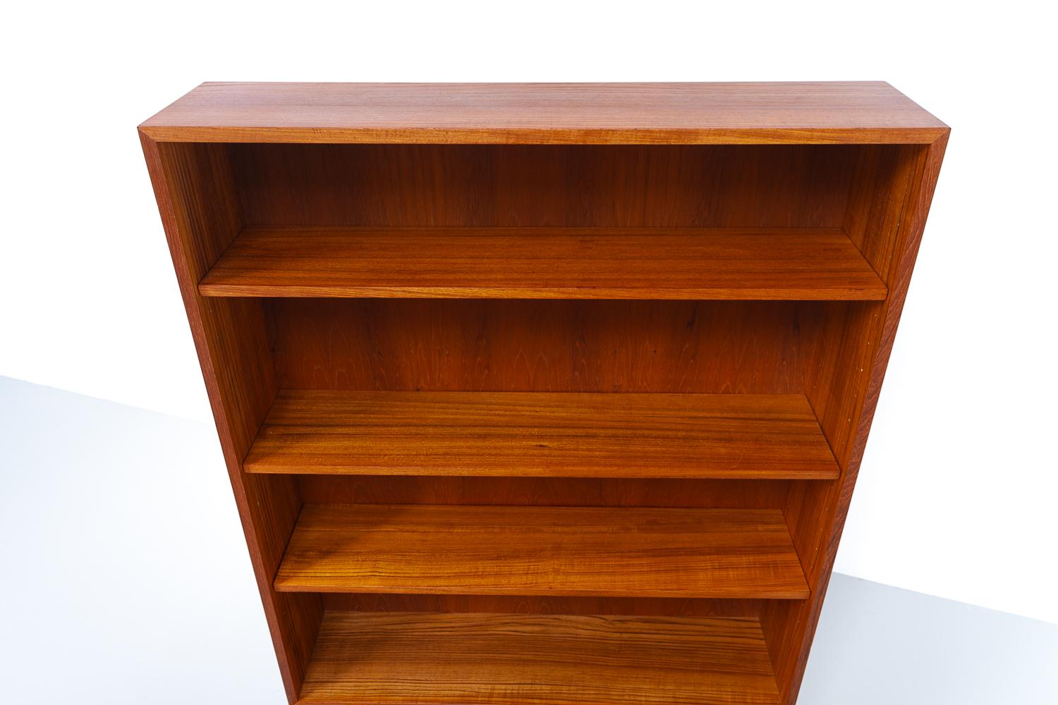 Dänisches Modernes Bücherregal aus Teakholz, 1960er Jahre. im Angebot 2